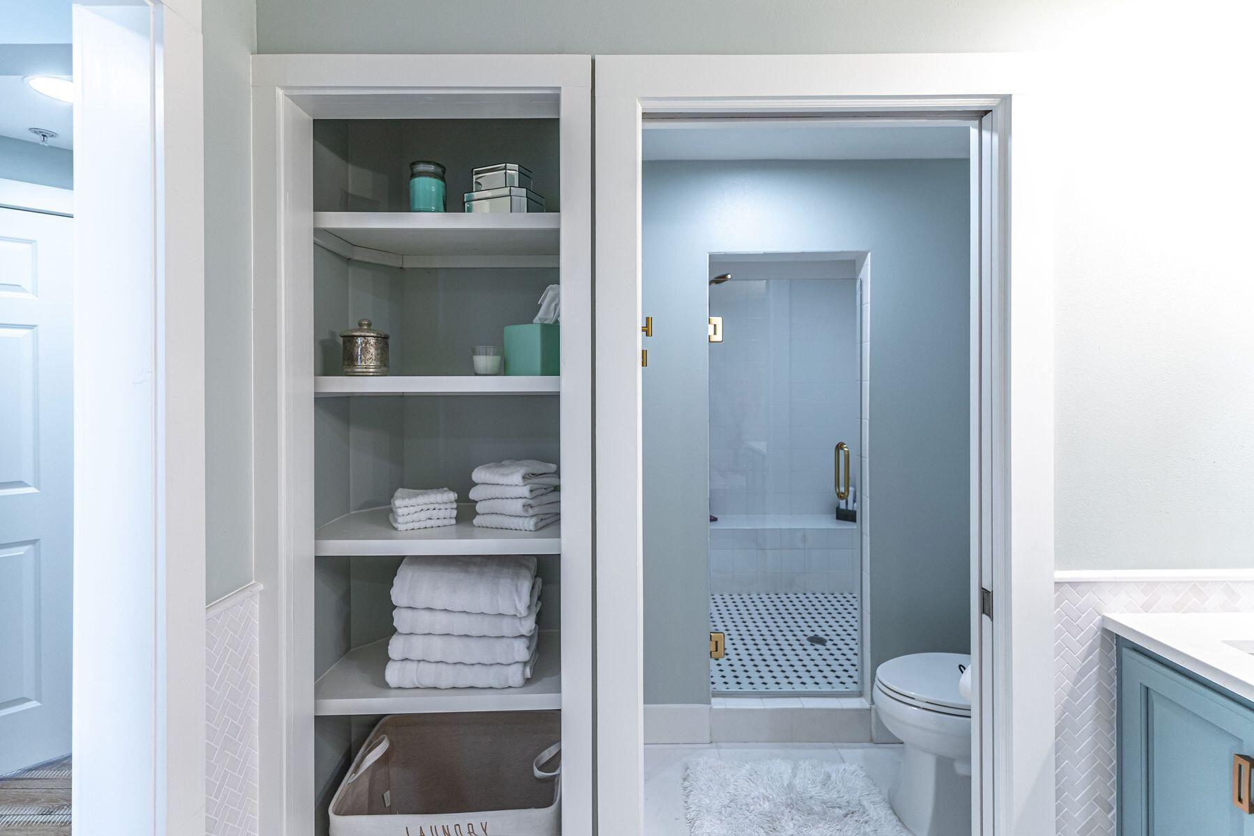 SILVER BEACH TOWERS - Residential