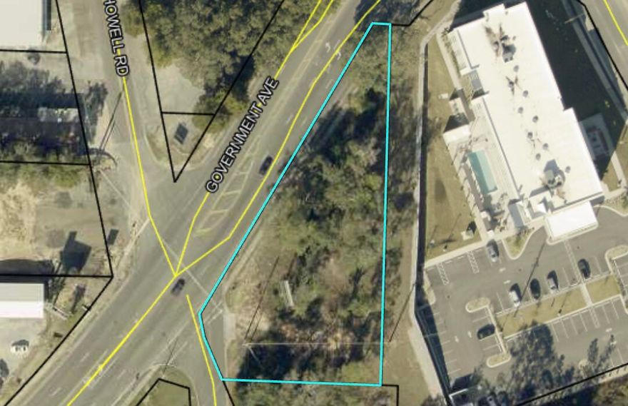 Highly visible land lease opportunity on Government Avenue in Niceville featuring over 300 feet of frontage and traffic counts exceeding 24,000 vehicles per day. This prime site offers excellent exposure, easy access, and strong signage potential, making it ideal for retail, service, or other commercial uses in a high-traffic corridor.