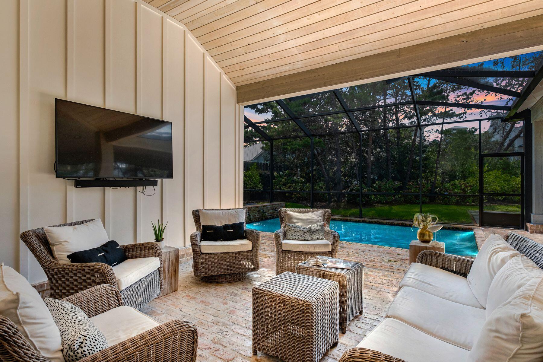 SEAGROVE VILLAGE 7TH ADD - Residential