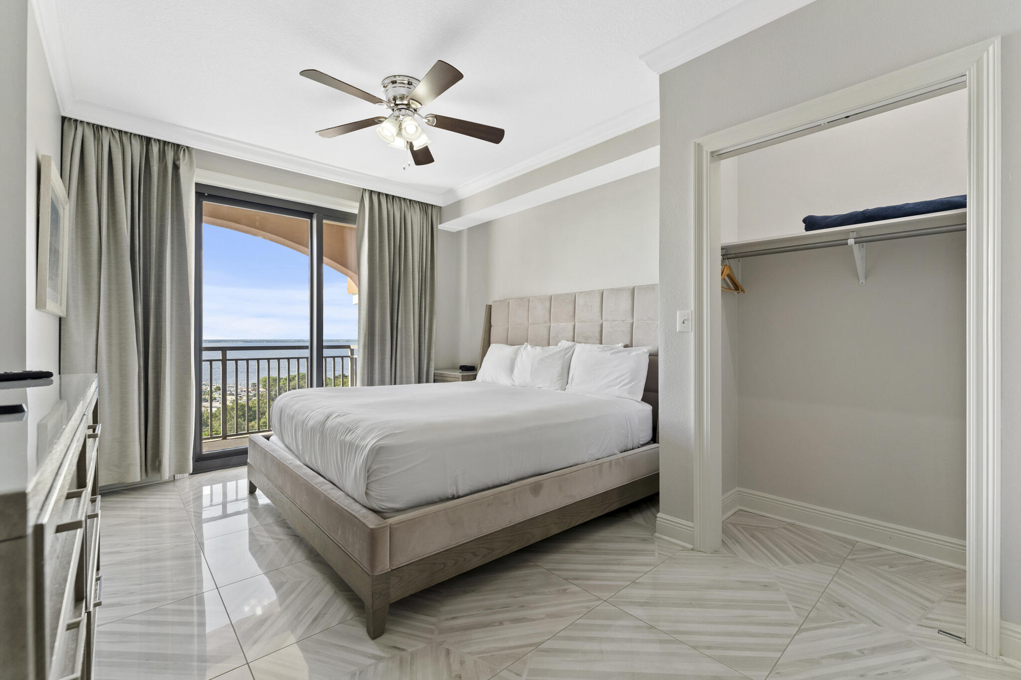 EMERALD GRANDE - Residential