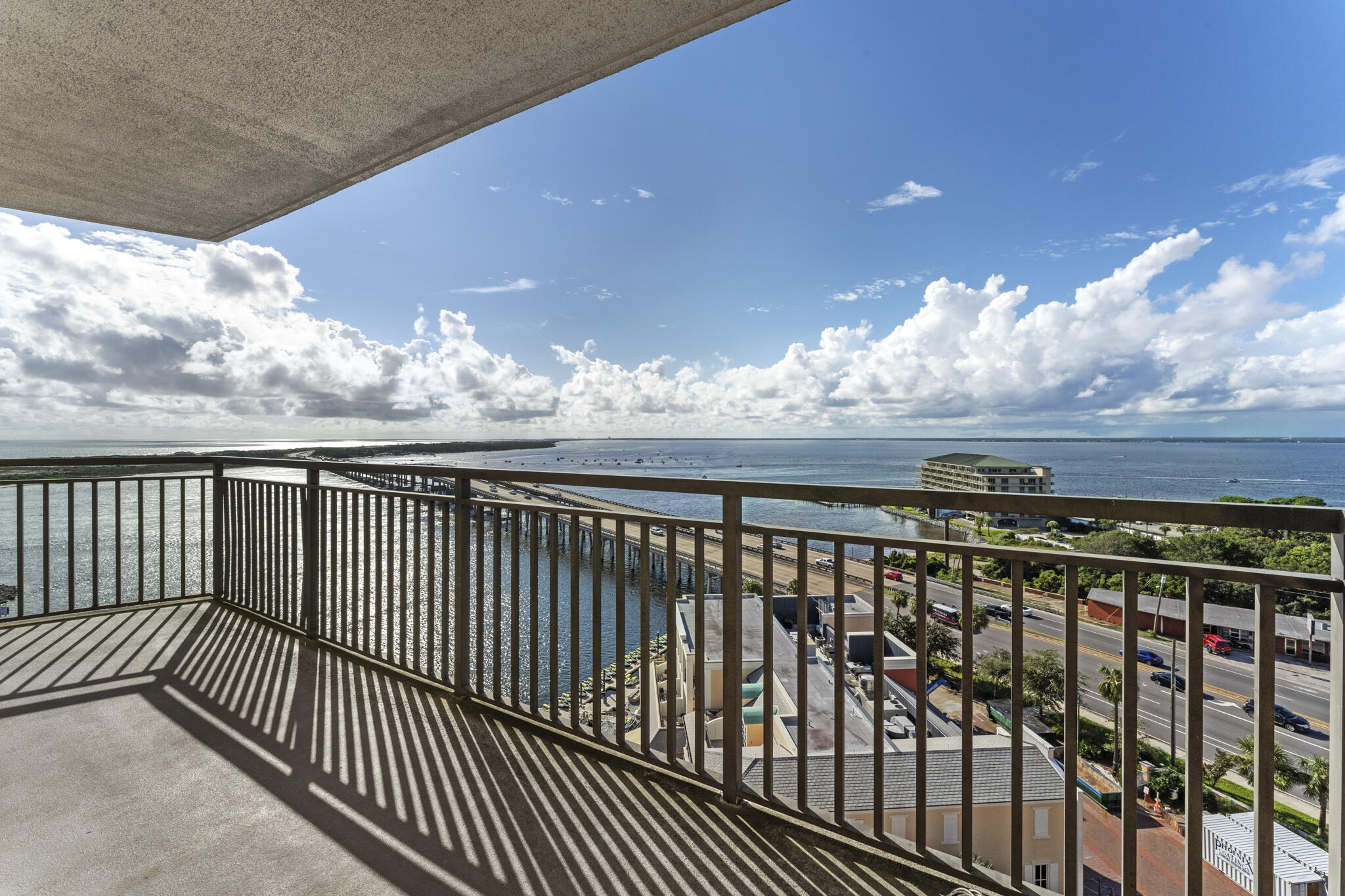 EMERALD GRANDE - Residential