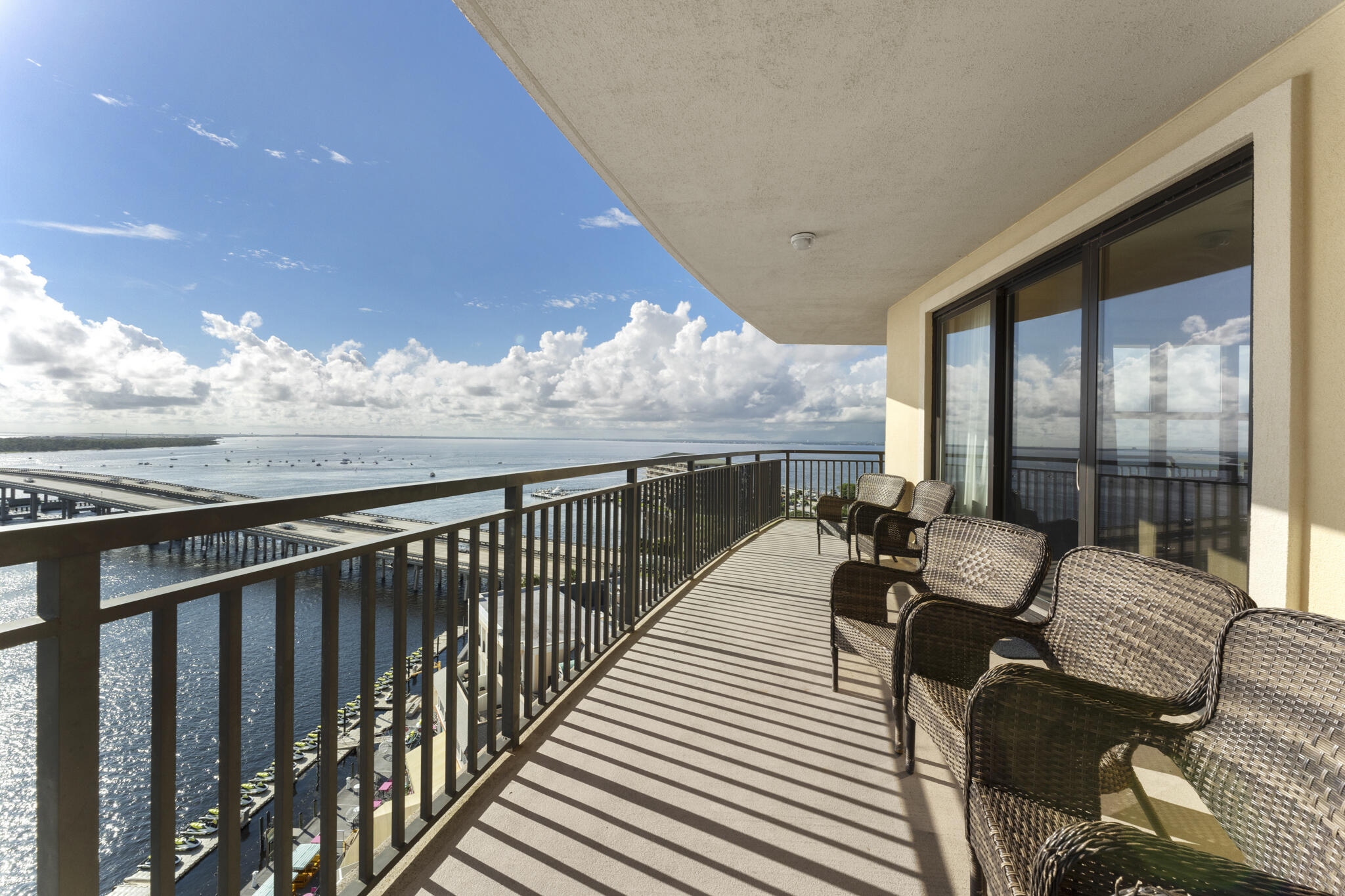 EMERALD GRANDE - Residential