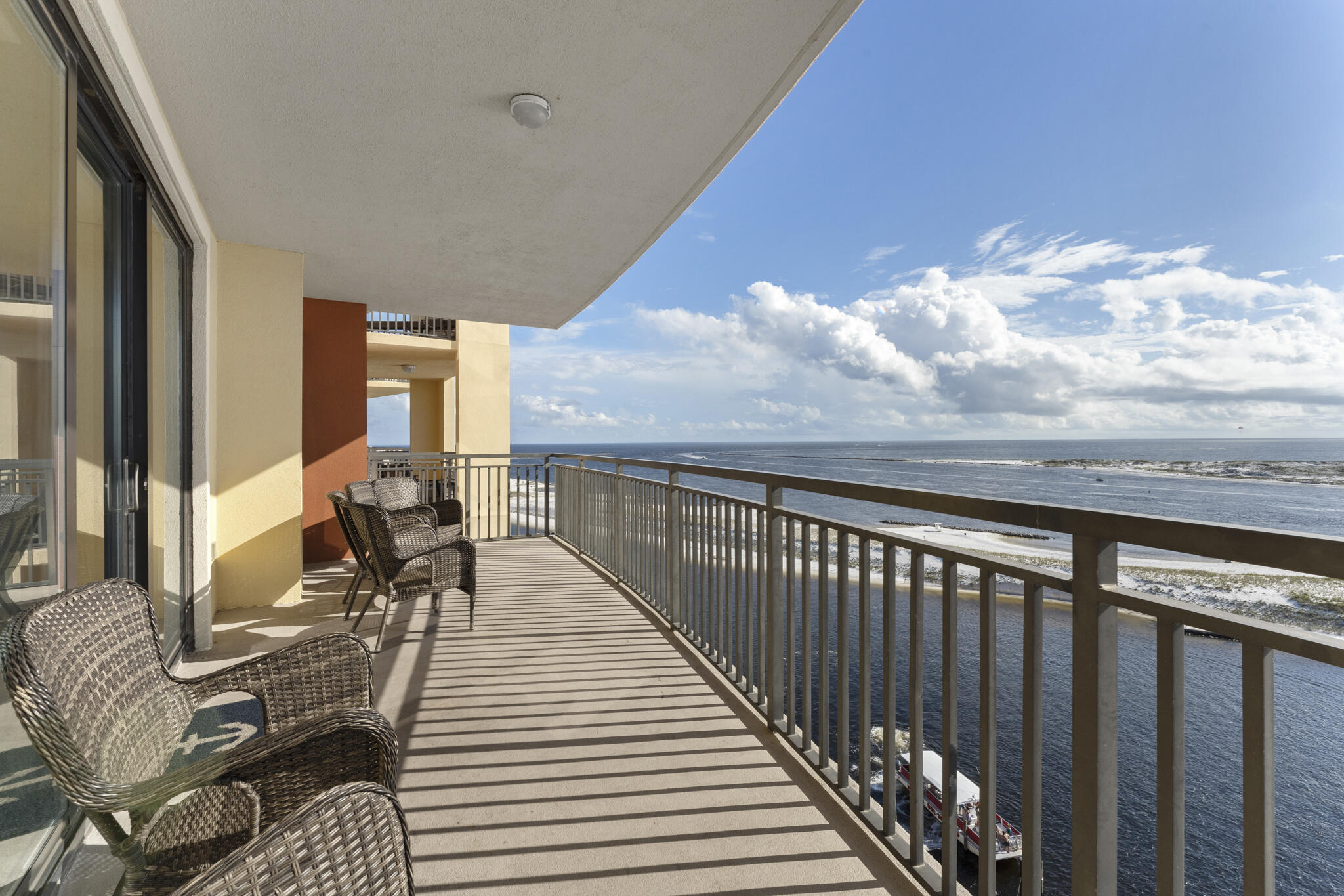 EMERALD GRANDE - Residential