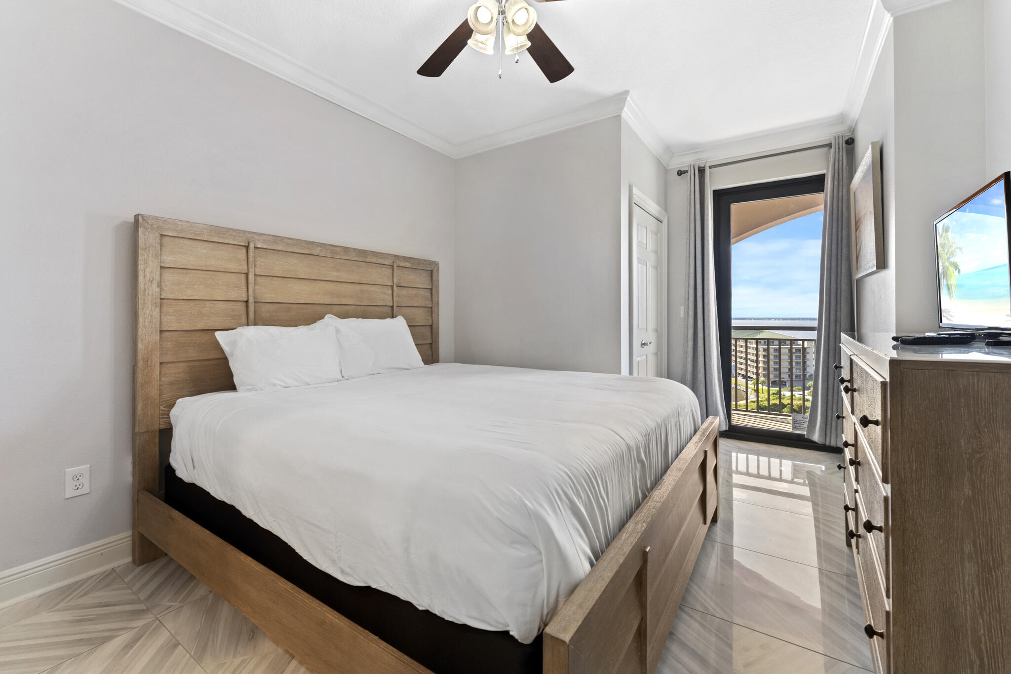 EMERALD GRANDE - Residential