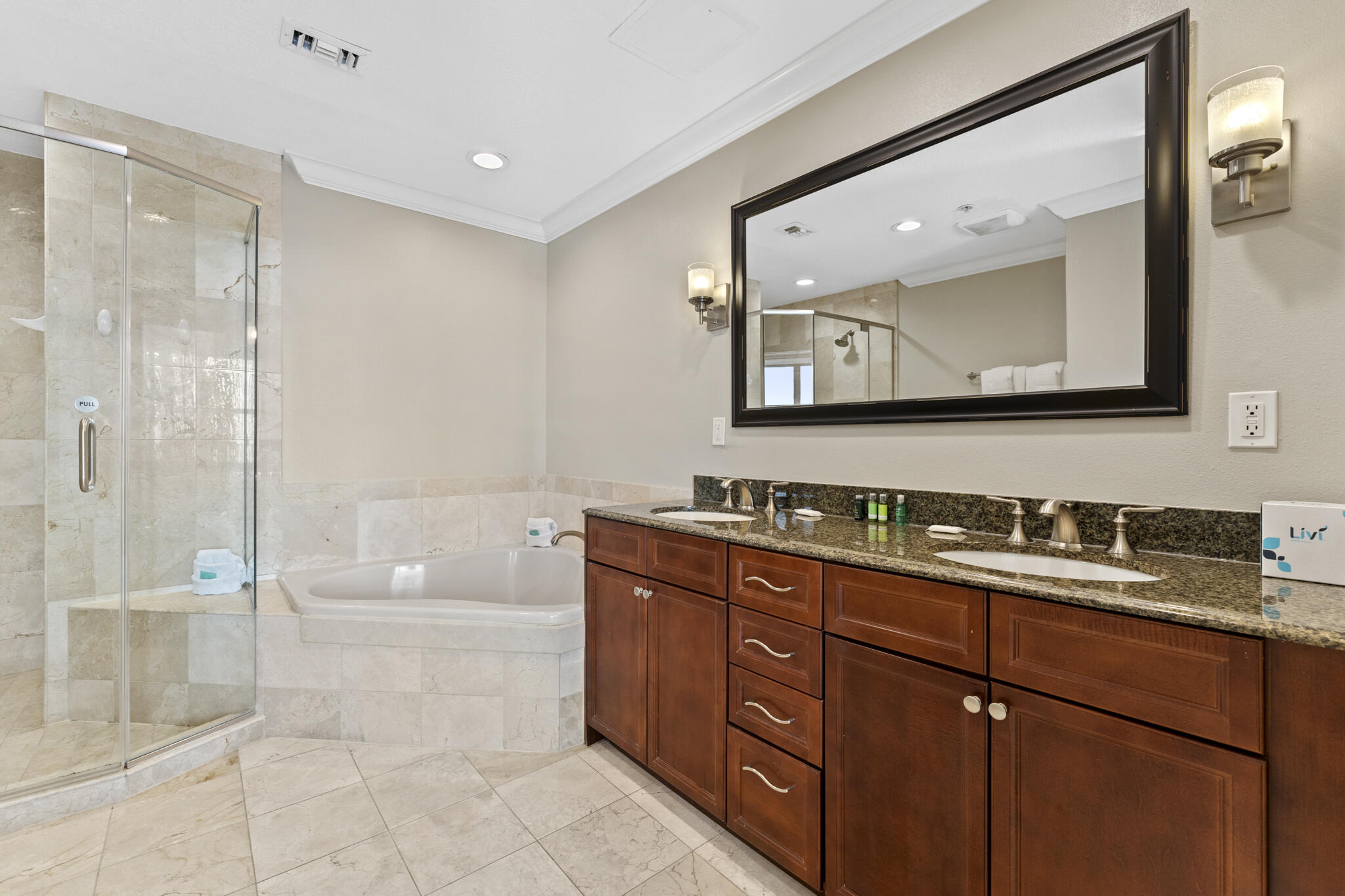 EMERALD GRANDE - Residential