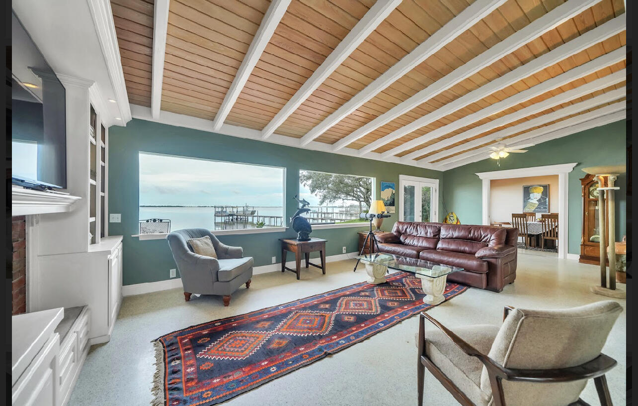 SOUTH RNG 25 WATER (252001.00) - Residential