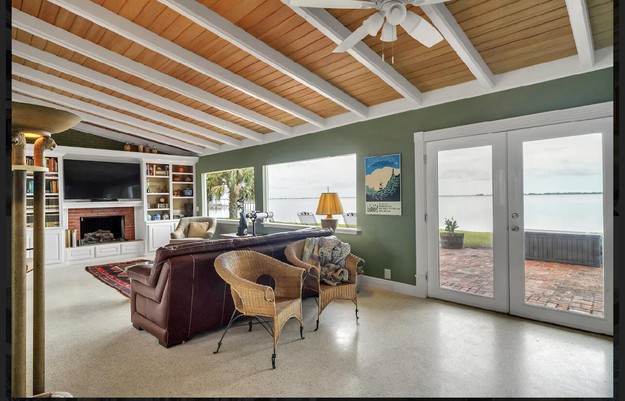 SOUTH RNG 25 WATER (252001.00) - Residential