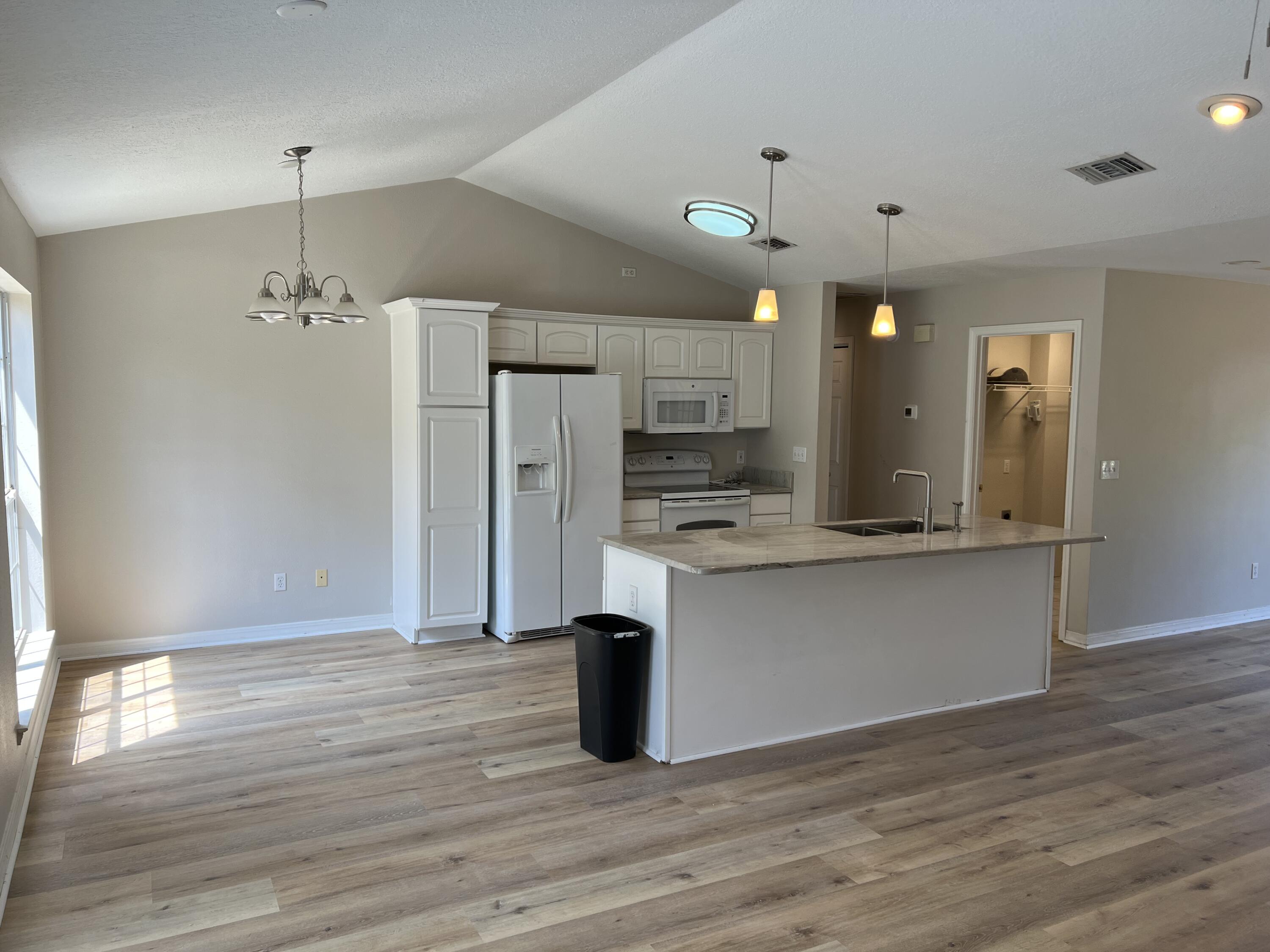 BAY BRIDGE LANDING - Residential Lease