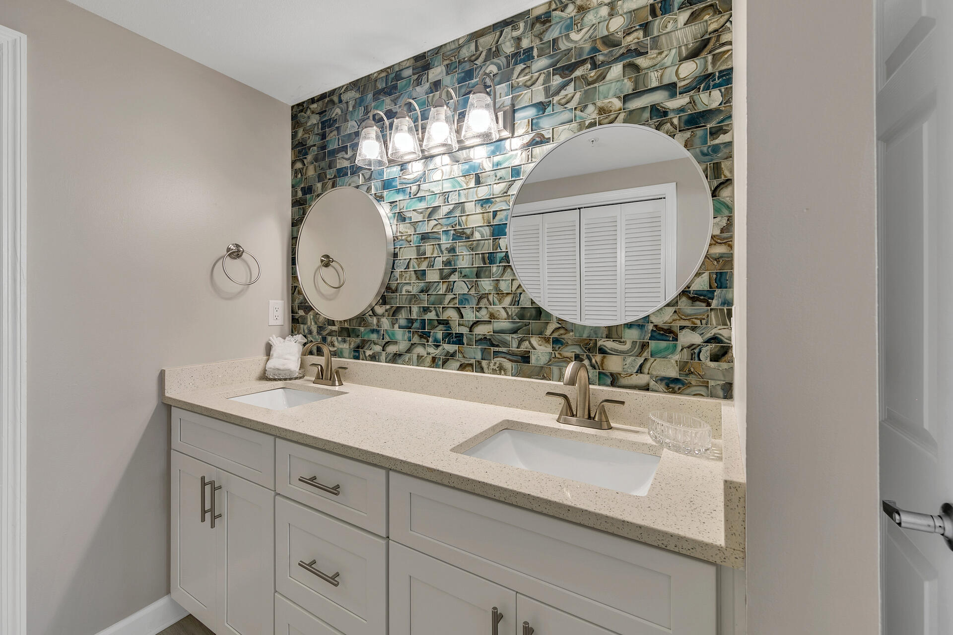 INN AT CRYSTAL BEACH (SUMMERCHASE CONDO) - Residential