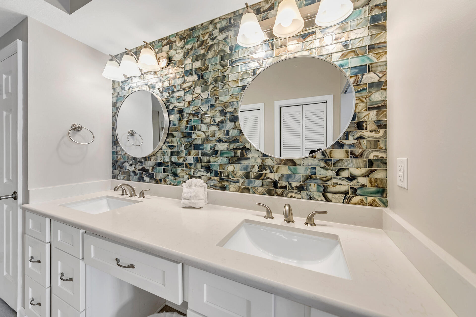 INN AT CRYSTAL BEACH (SUMMERCHASE CONDO) - Residential