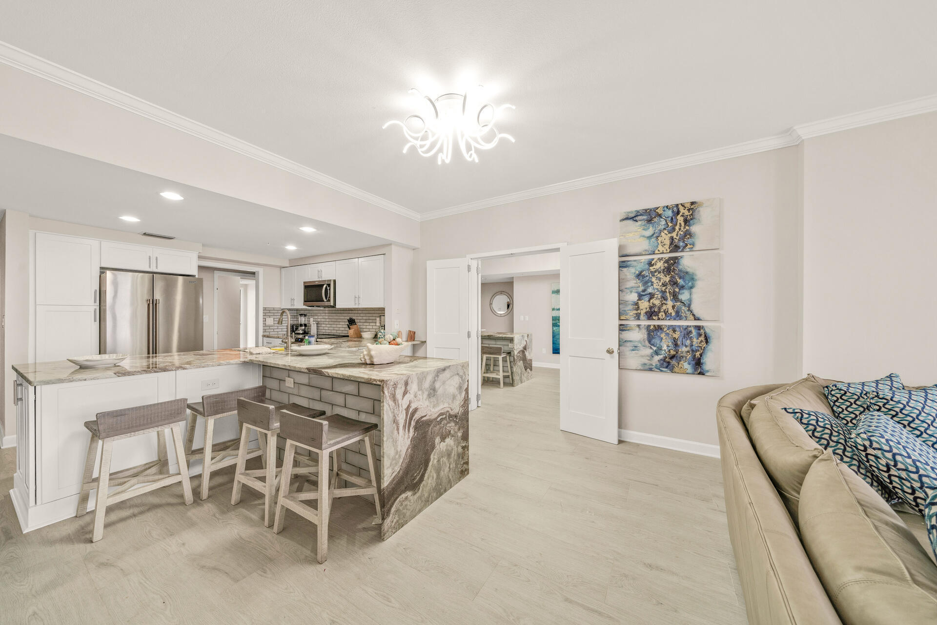 INN AT CRYSTAL BEACH (SUMMERCHASE CONDO) - Residential