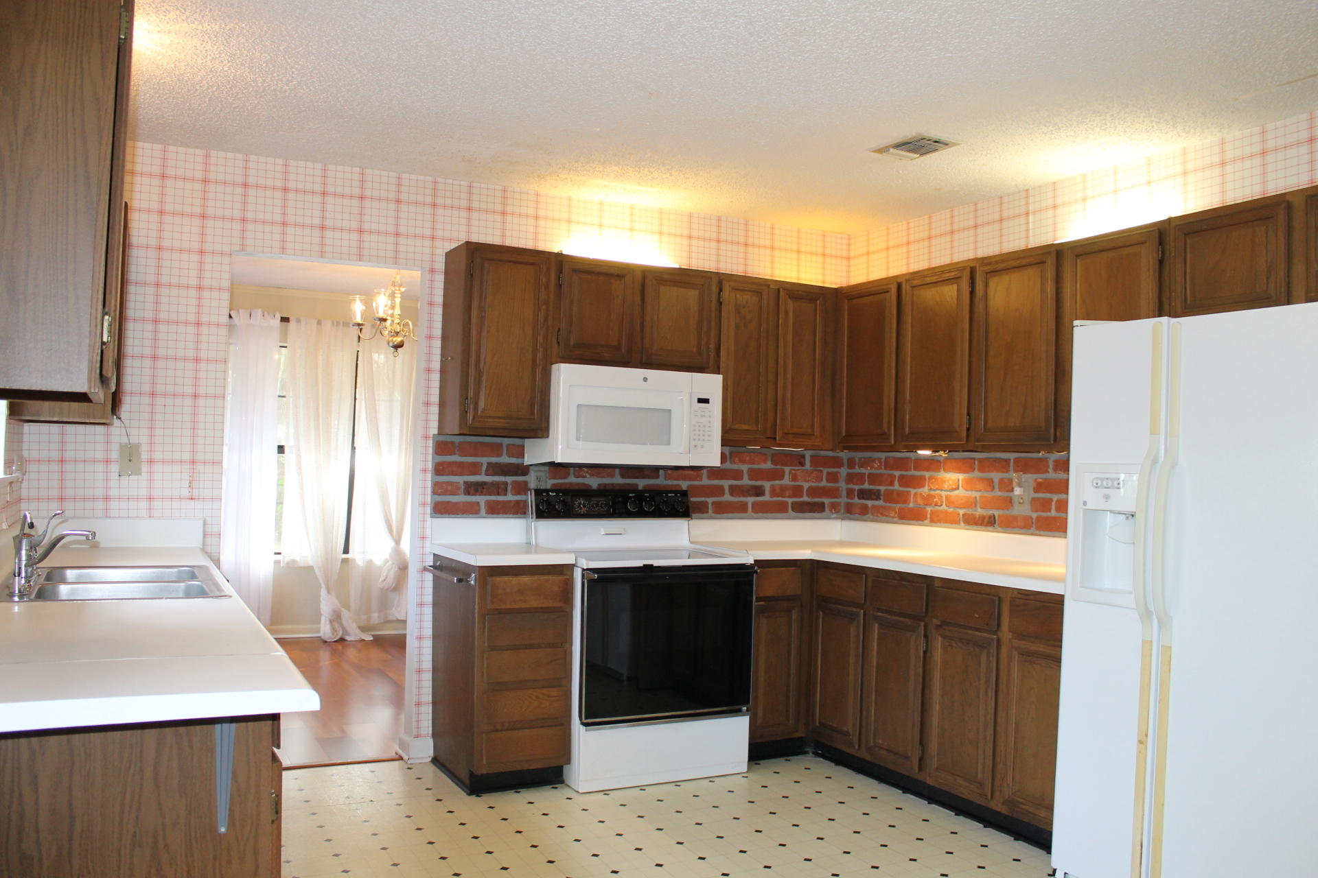 LAKE SHARON ESTATES - Residential