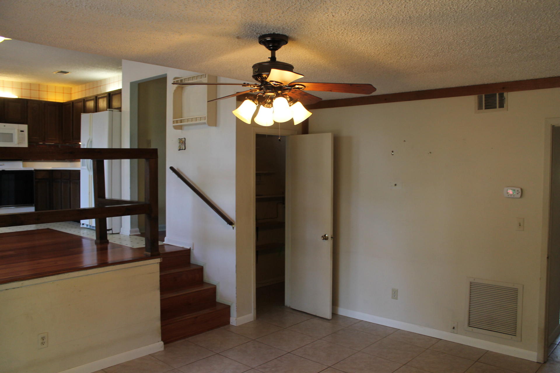 LAKE SHARON ESTATES - Residential