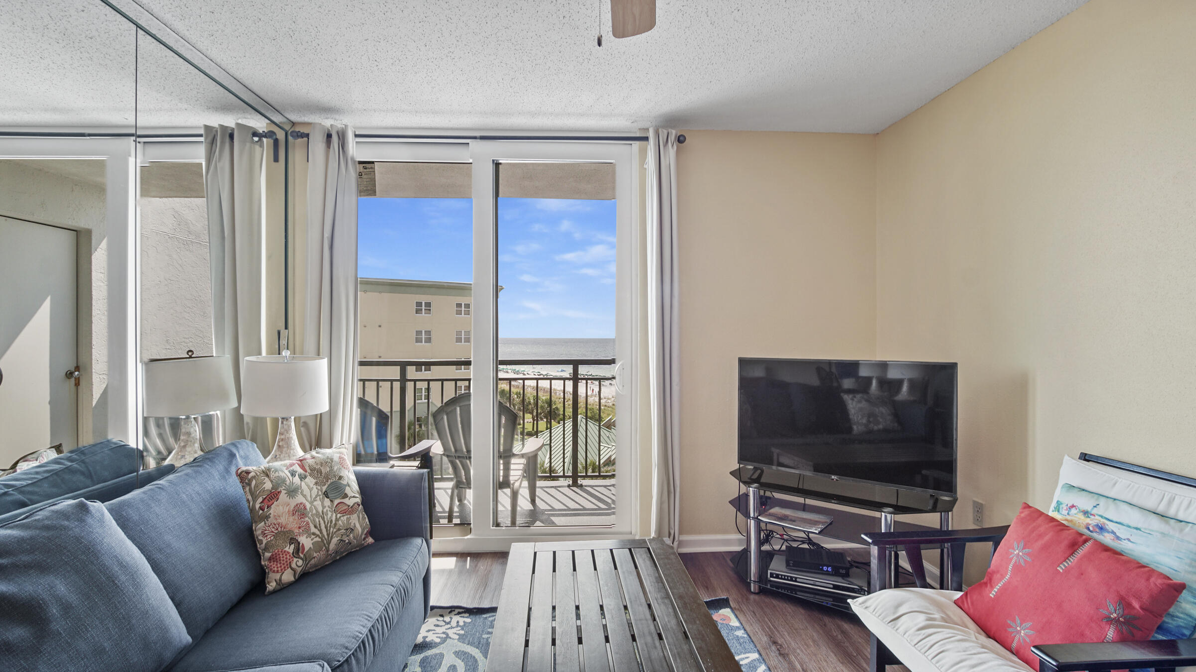 NAUTILUS CONDO - Residential