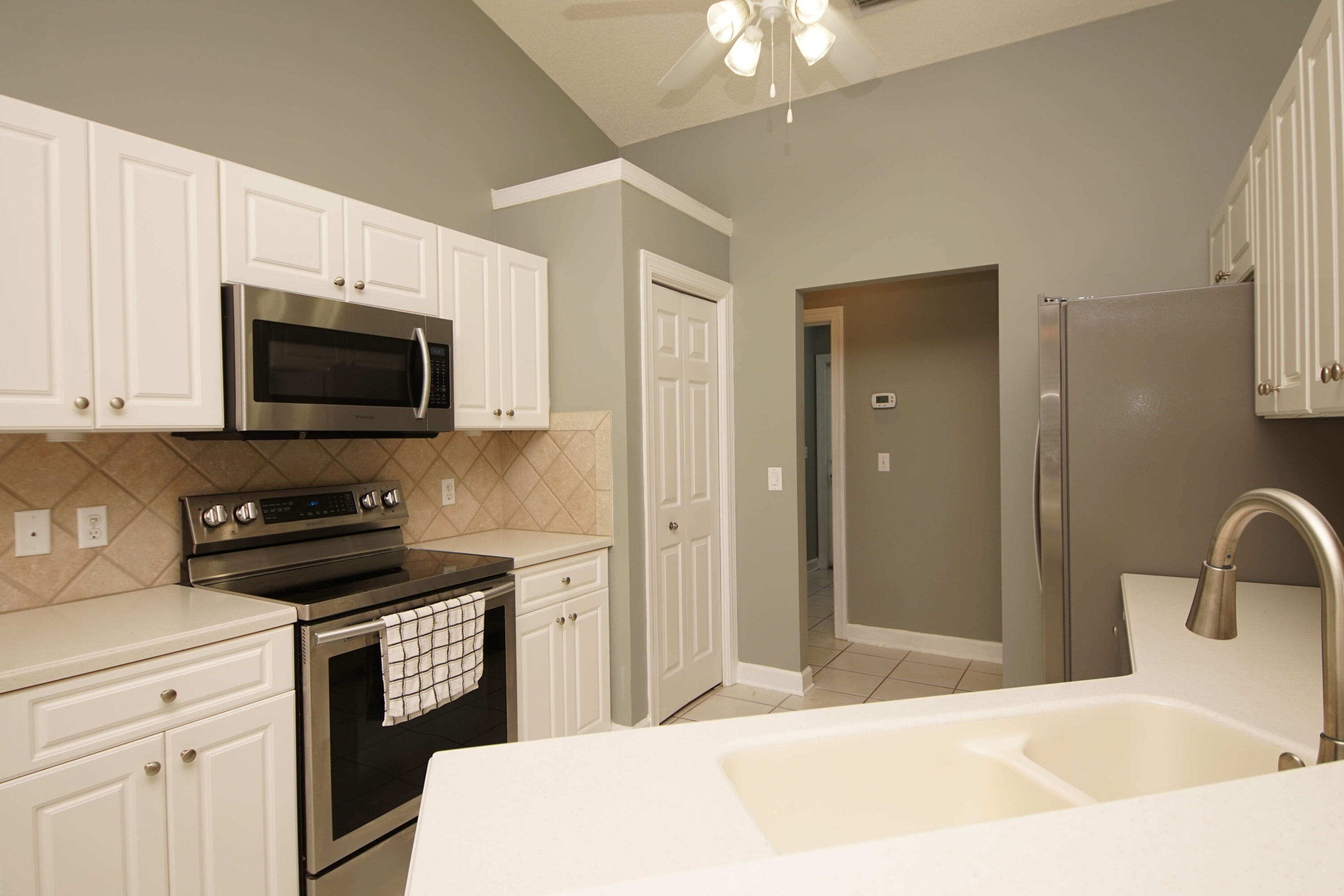 INDIAN LAKE - Residential Lease