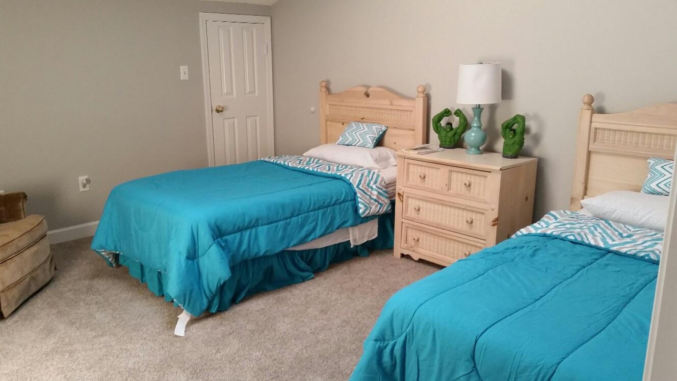 LAKESIDE CONDO AT BLUEWATER BAY - Residential