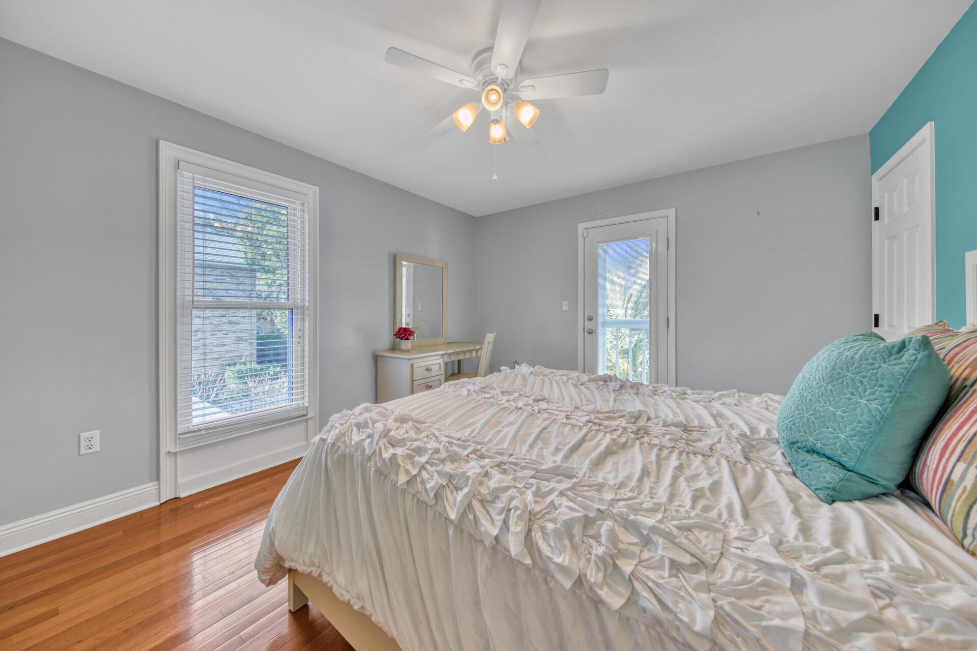 PALM SHORES - Residential