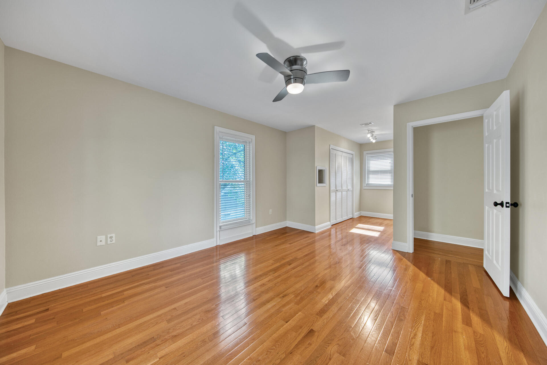 PALM SHORES - Residential