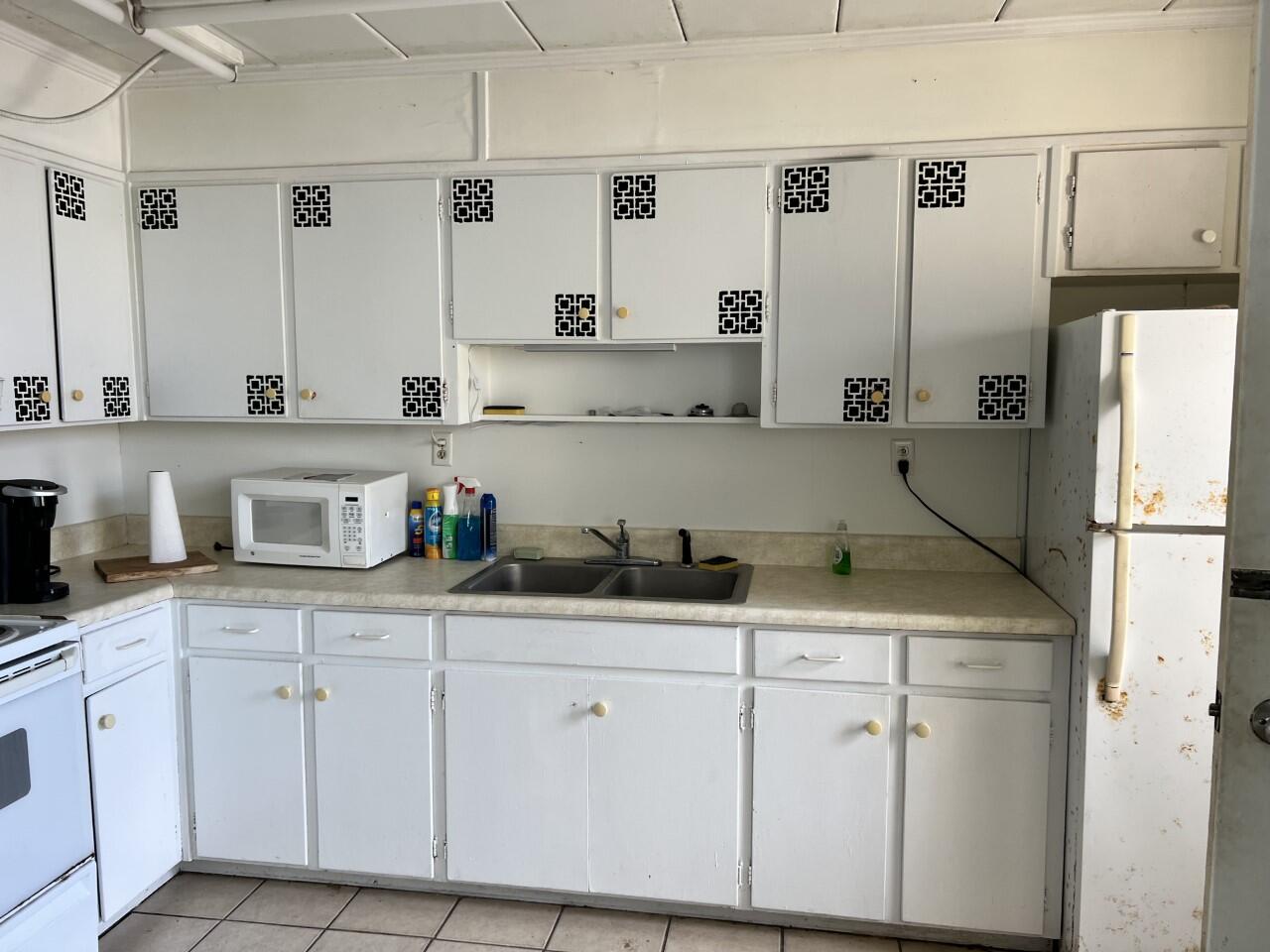 SEA PALM CONDO - Residential