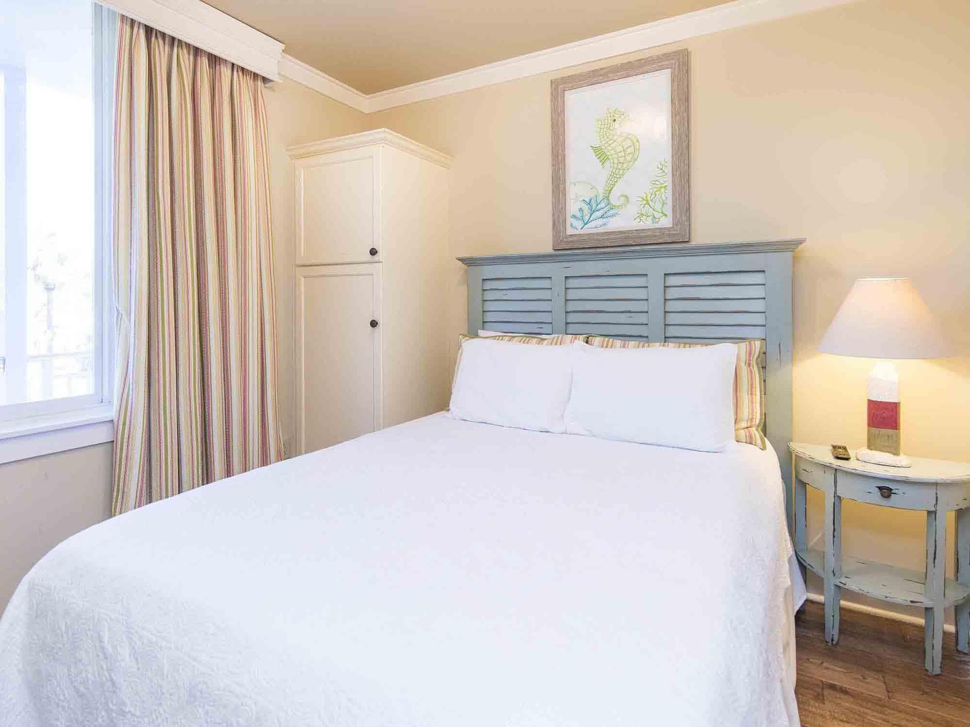 SIX PALMS, GULF PLACE - Residential