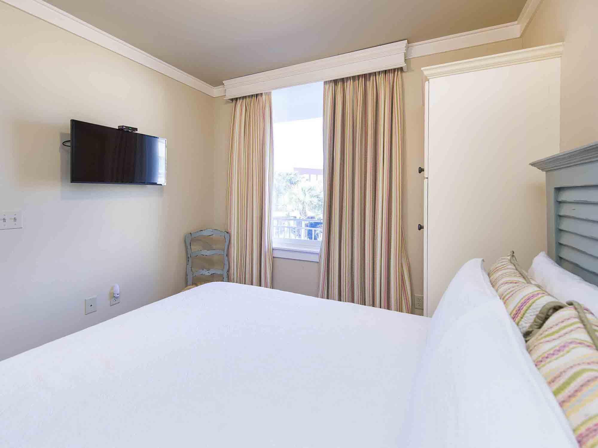 SIX PALMS, GULF PLACE - Residential