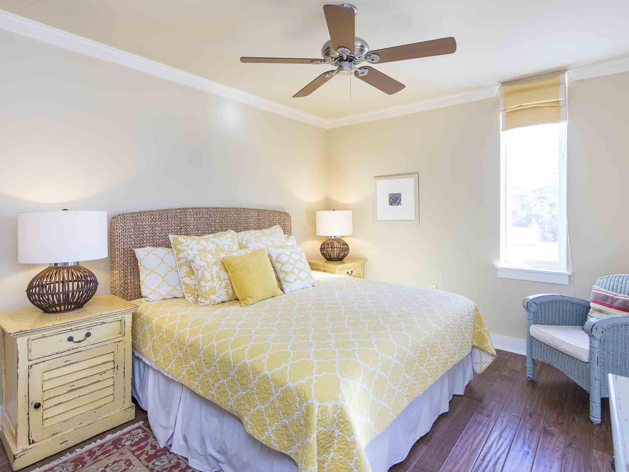 SIX PALMS, GULF PLACE - Residential