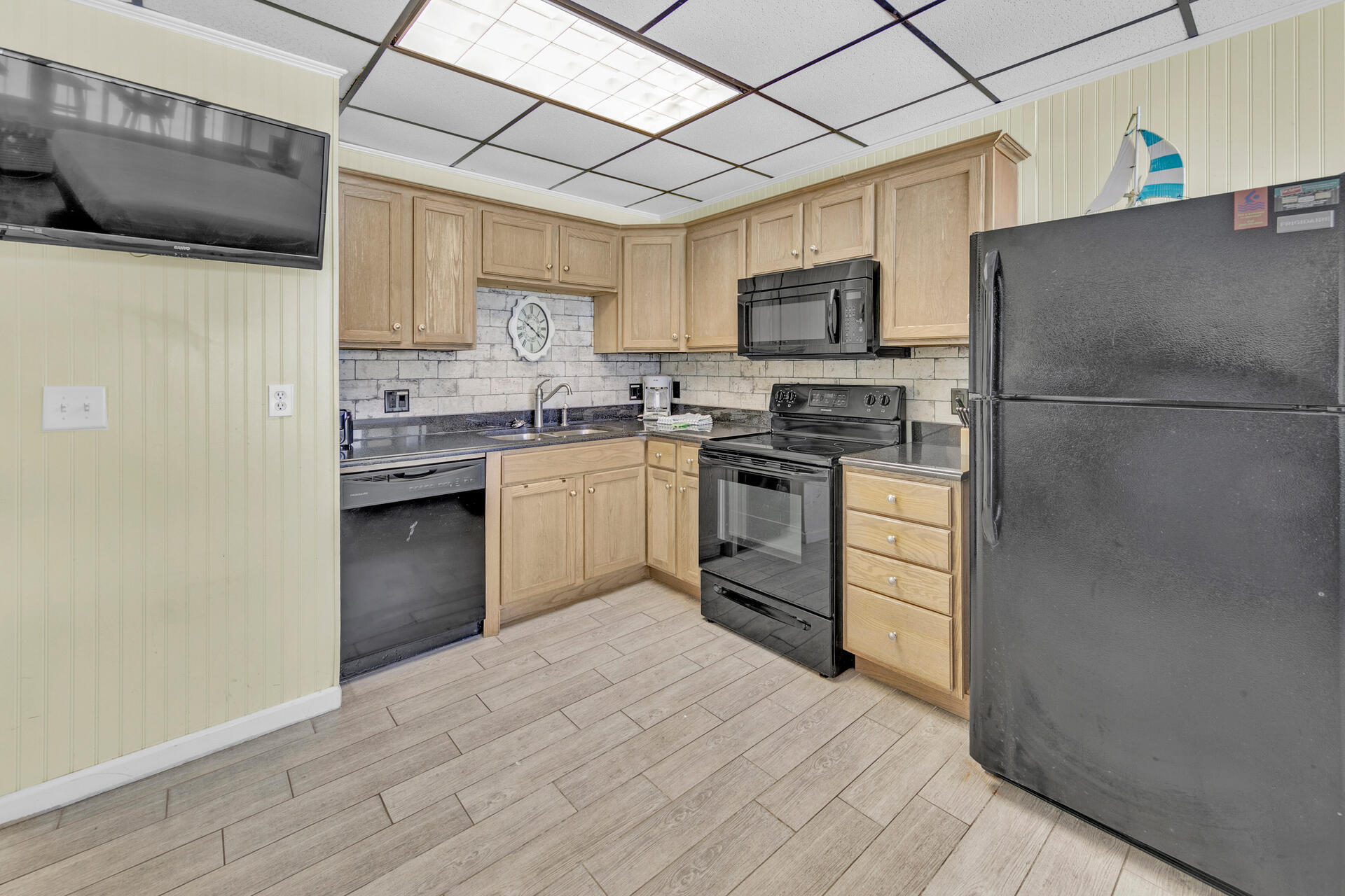 CONTINENTAL CONDO - Residential
