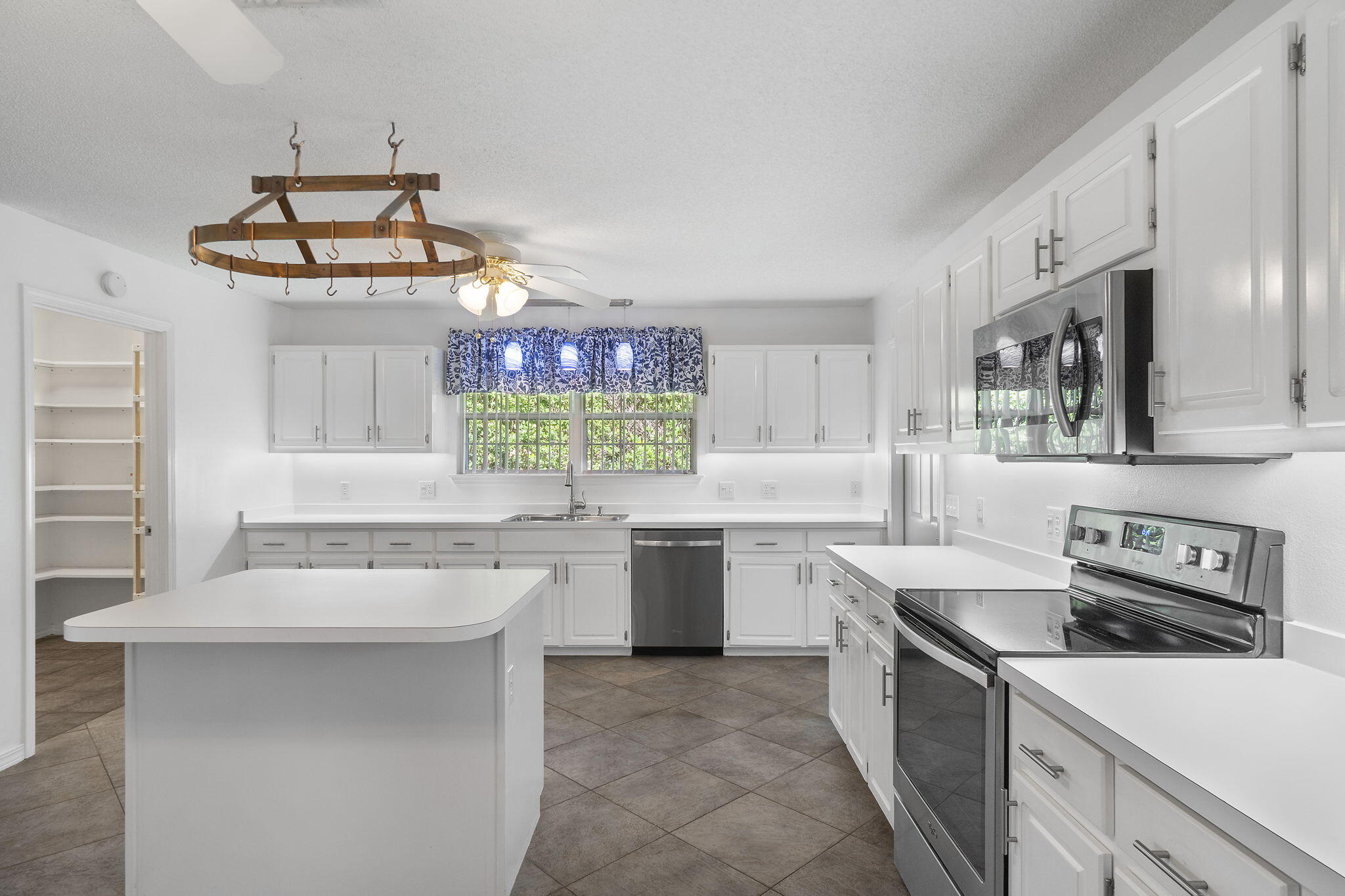 HOLLEY BY THE SEA - Residential