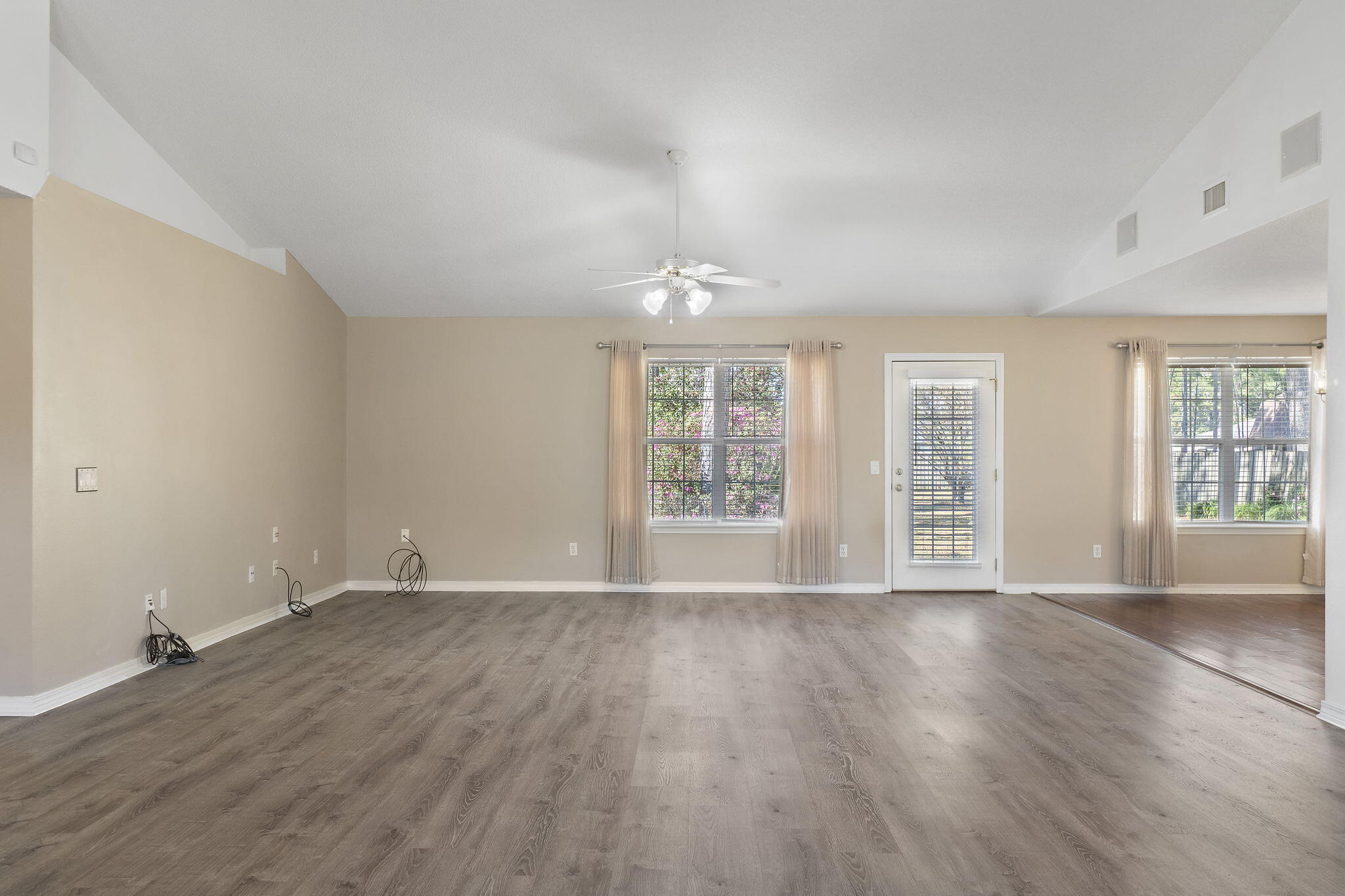 HOLLEY BY THE SEA - Residential