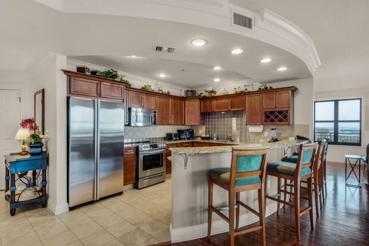 EMERALD GRANDE - Residential