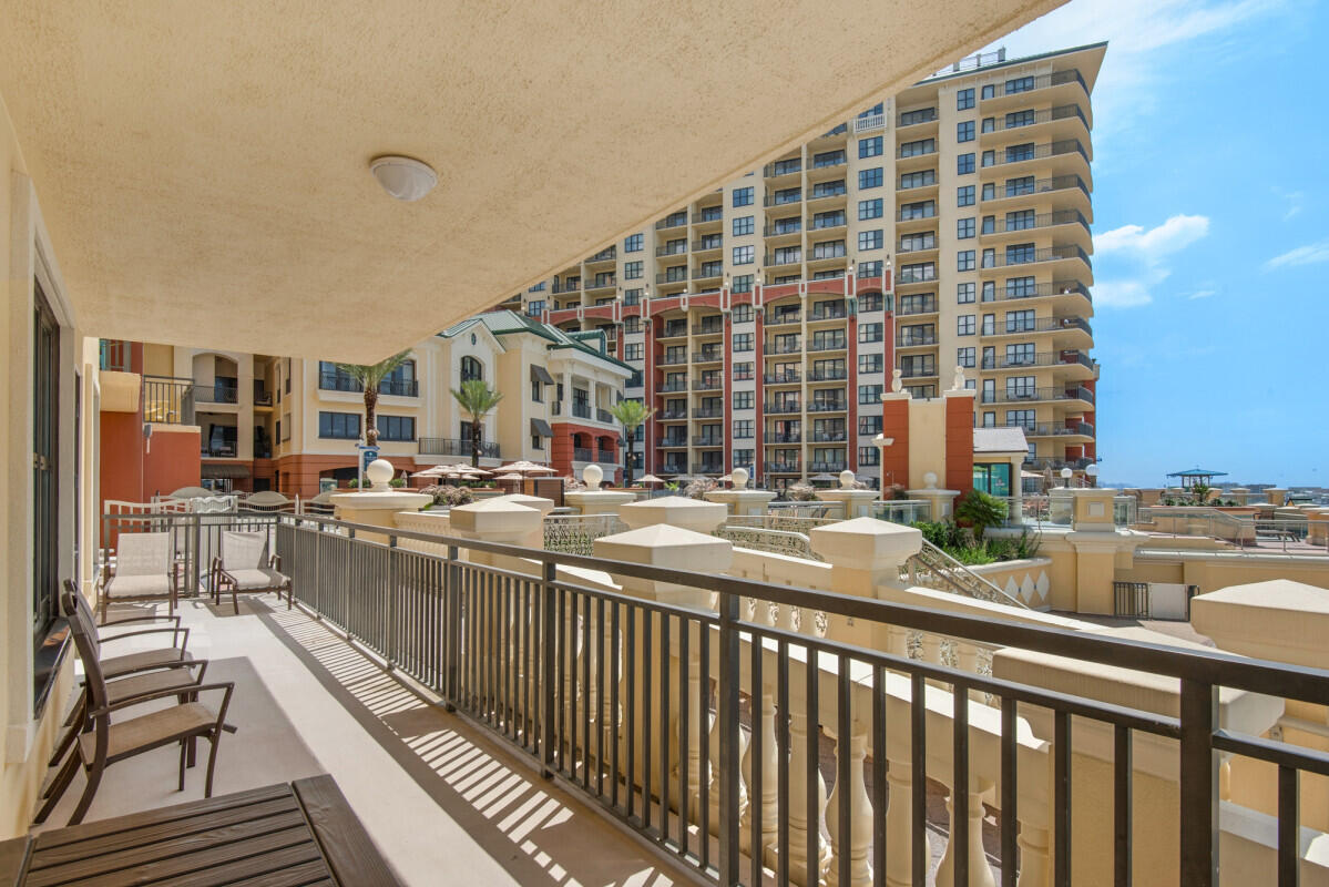 EMERALD GRANDE - Residential