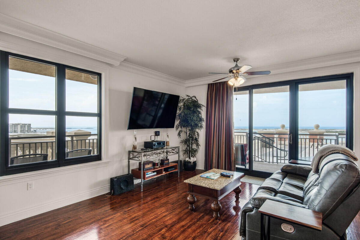 EMERALD GRANDE - Residential