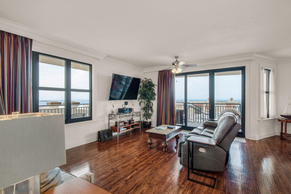 EMERALD GRANDE - Residential