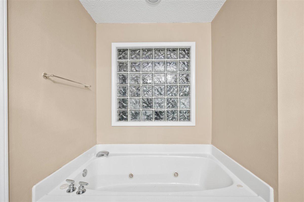 COUNTRY CLUB ESTATES 1 OF CRESTVIEW - Residential