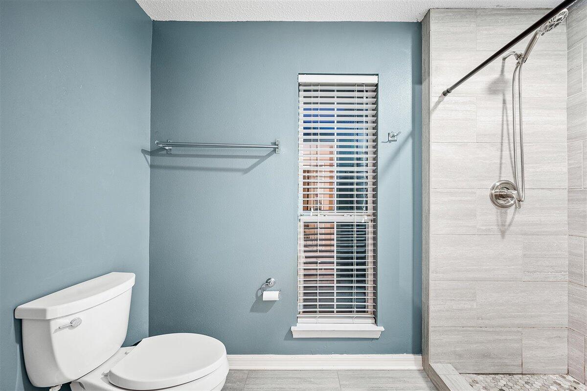 COUNTRY CLUB ESTATES 1 OF CRESTVIEW - Residential