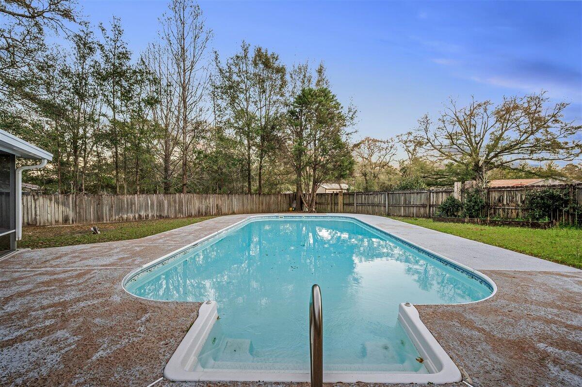 COUNTRY CLUB ESTATES 1 OF CRESTVIEW - Residential