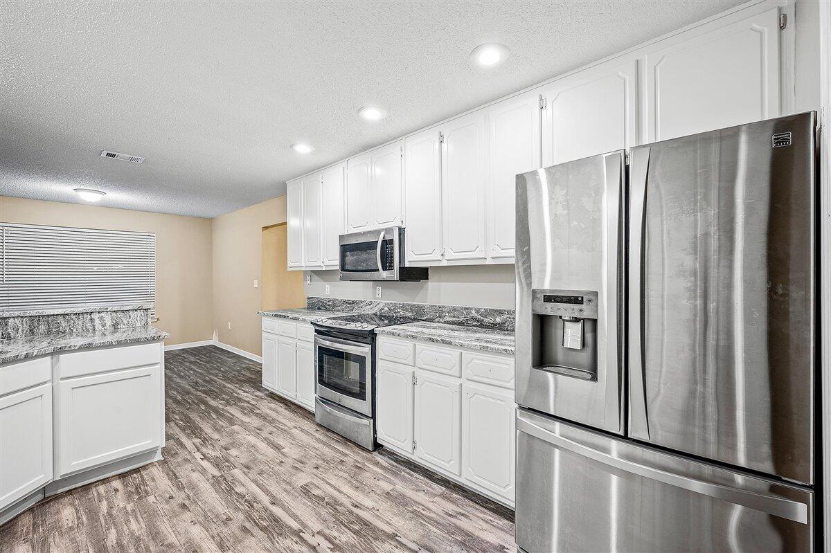 COUNTRY CLUB ESTATES 1 OF CRESTVIEW - Residential