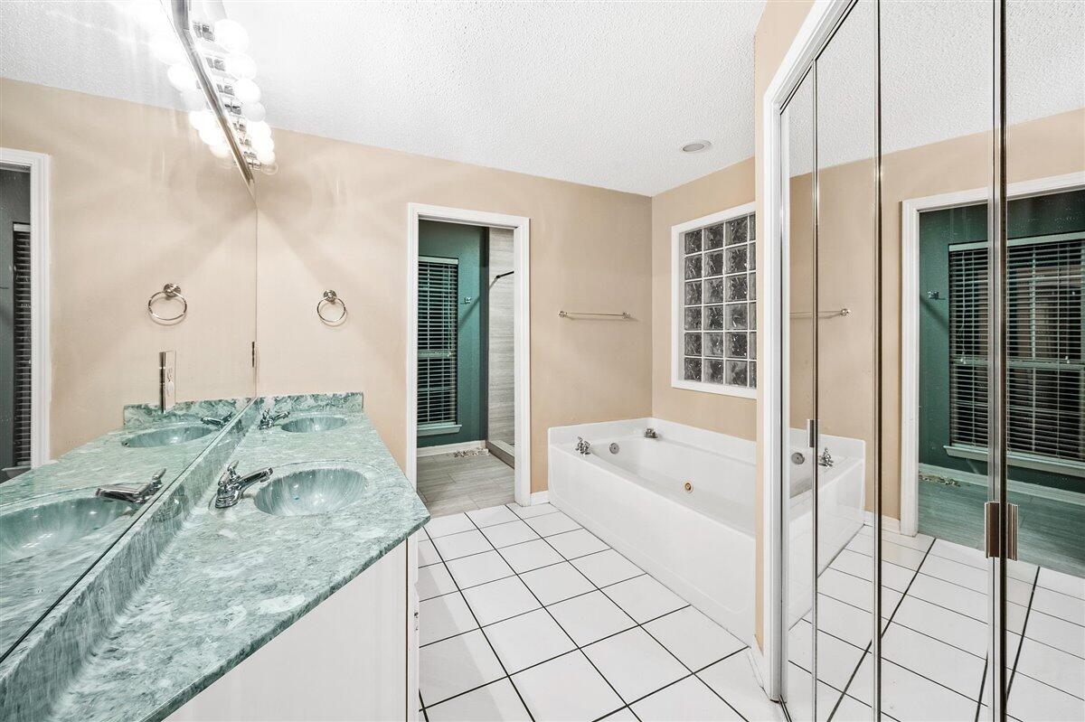 COUNTRY CLUB ESTATES 1 OF CRESTVIEW - Residential