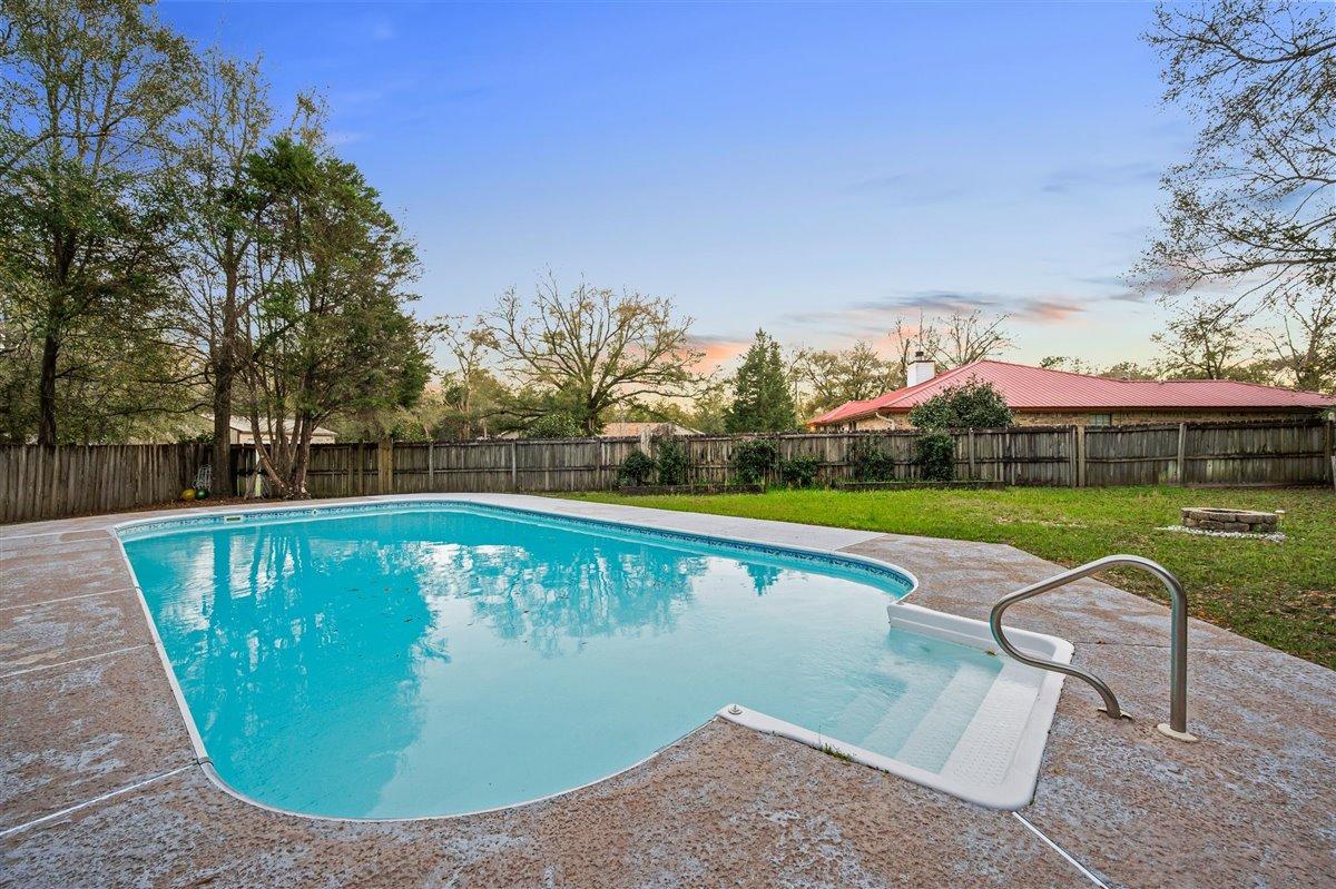 COUNTRY CLUB ESTATES 1 OF CRESTVIEW - Residential