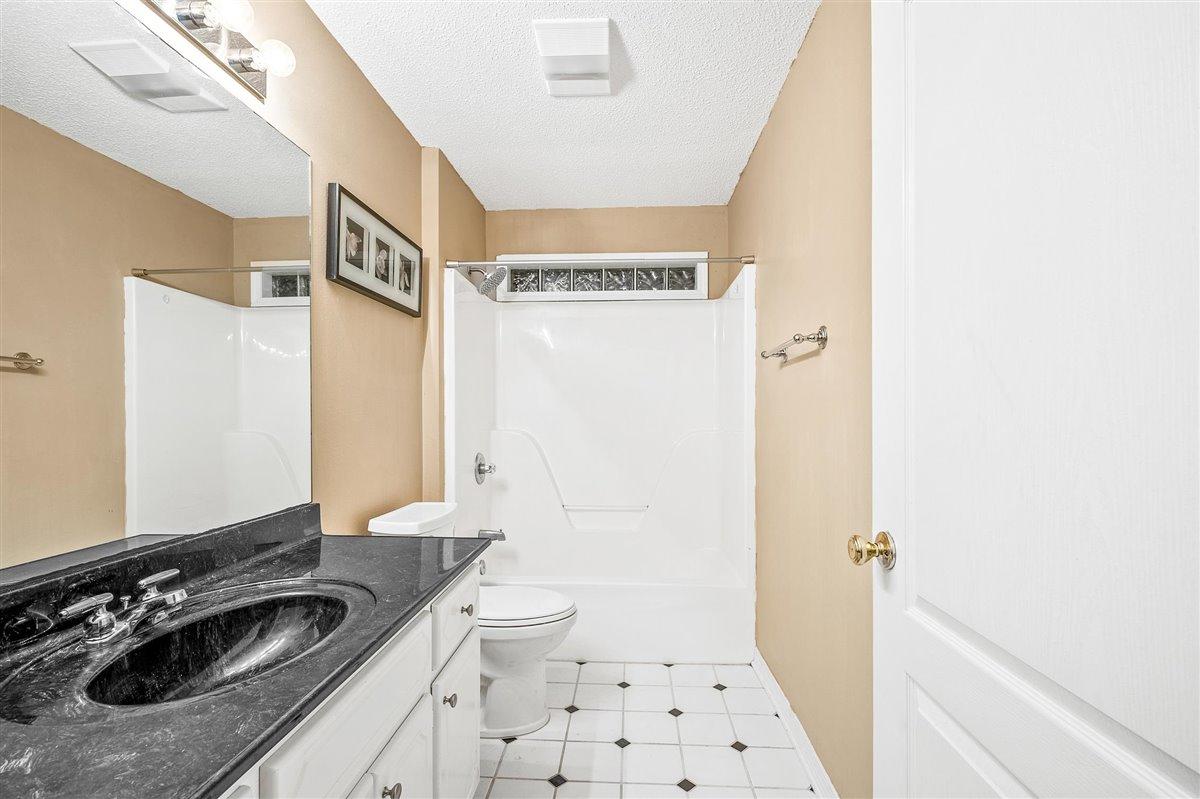 COUNTRY CLUB ESTATES 1 OF CRESTVIEW - Residential