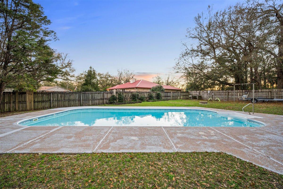 COUNTRY CLUB ESTATES 1 OF CRESTVIEW - Residential