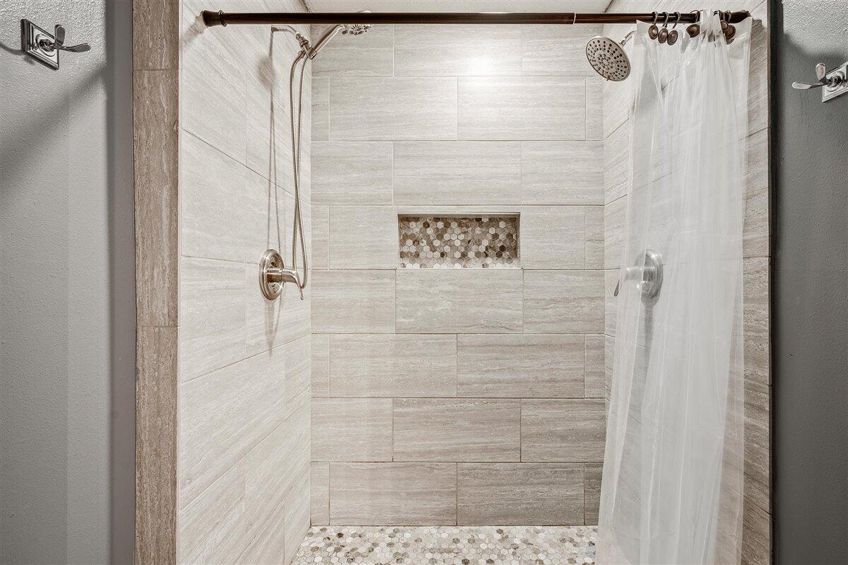 COUNTRY CLUB ESTATES 1 OF CRESTVIEW - Residential