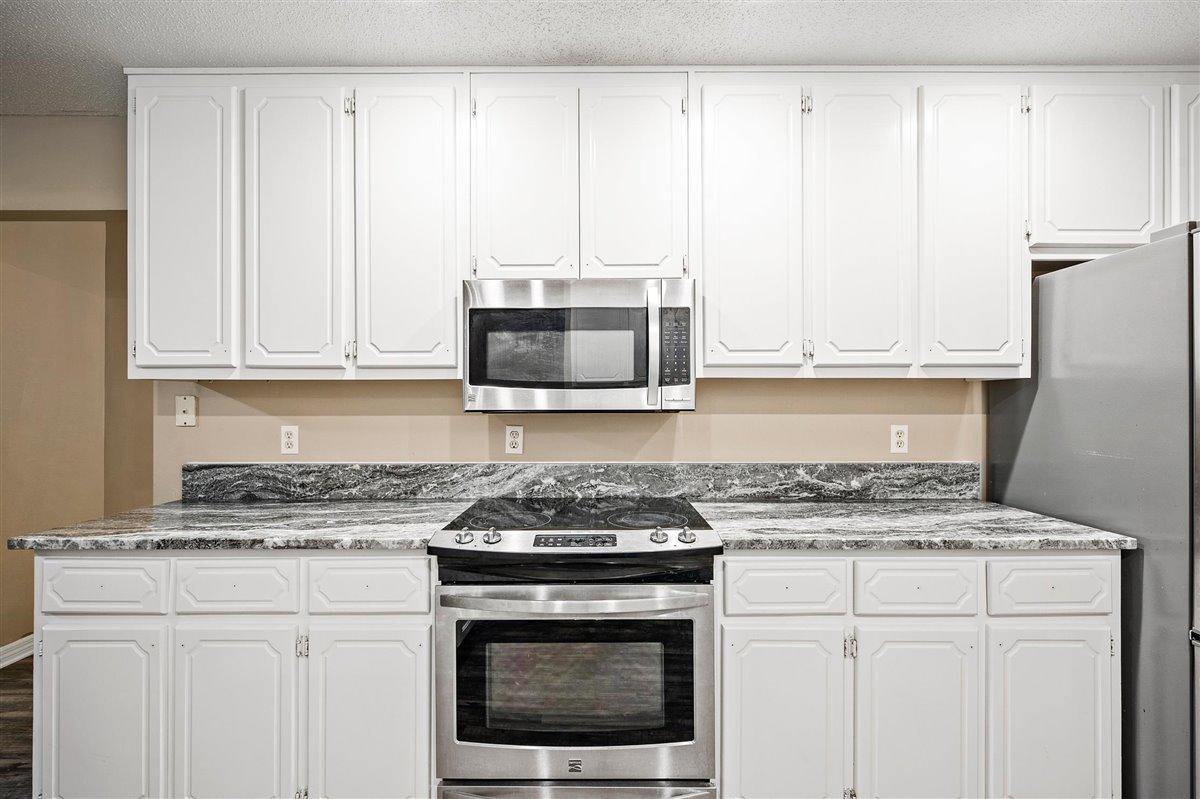 COUNTRY CLUB ESTATES 1 OF CRESTVIEW - Residential