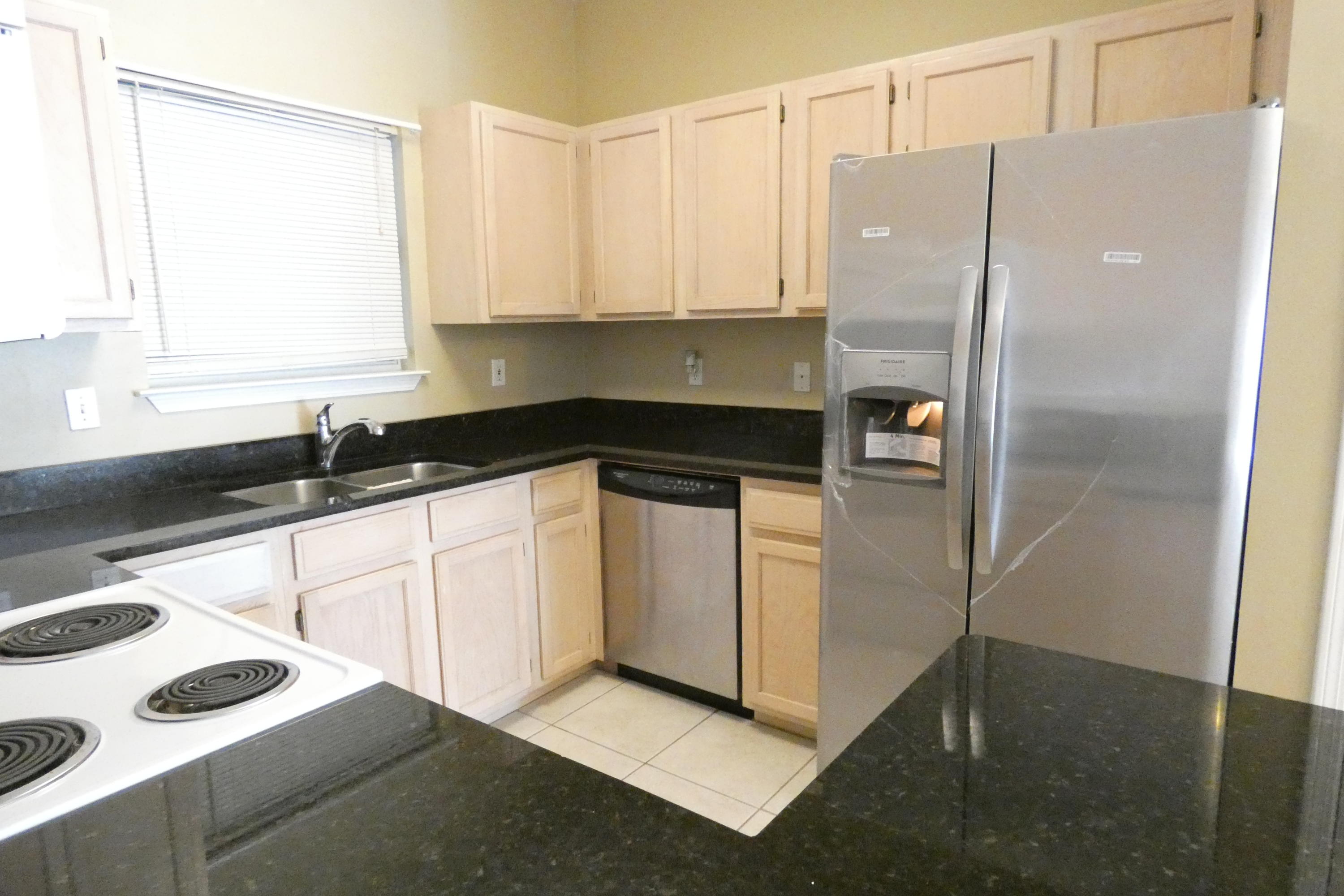 HIDDEN BAY VILLAGE - Residential