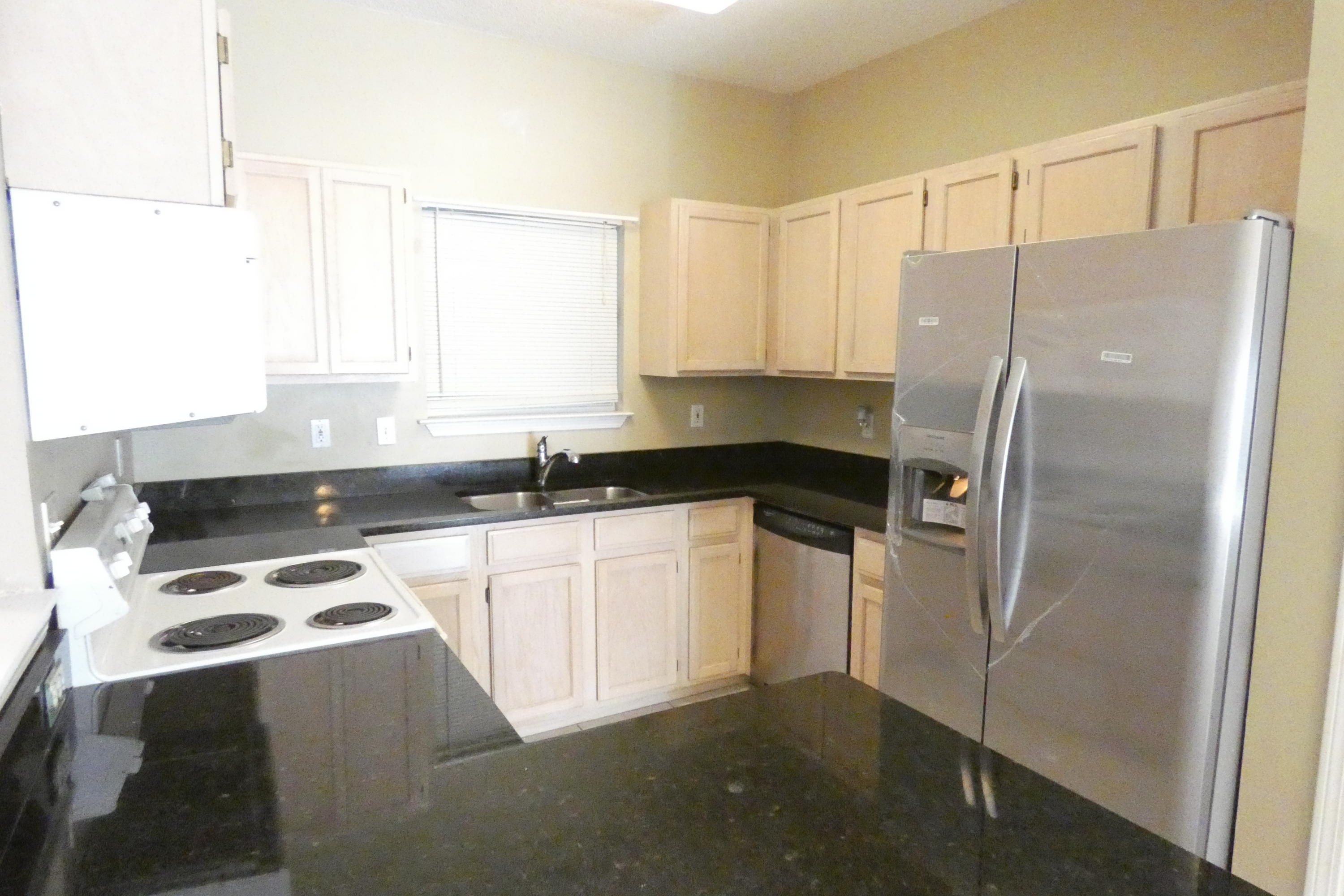 HIDDEN BAY VILLAGE - Residential