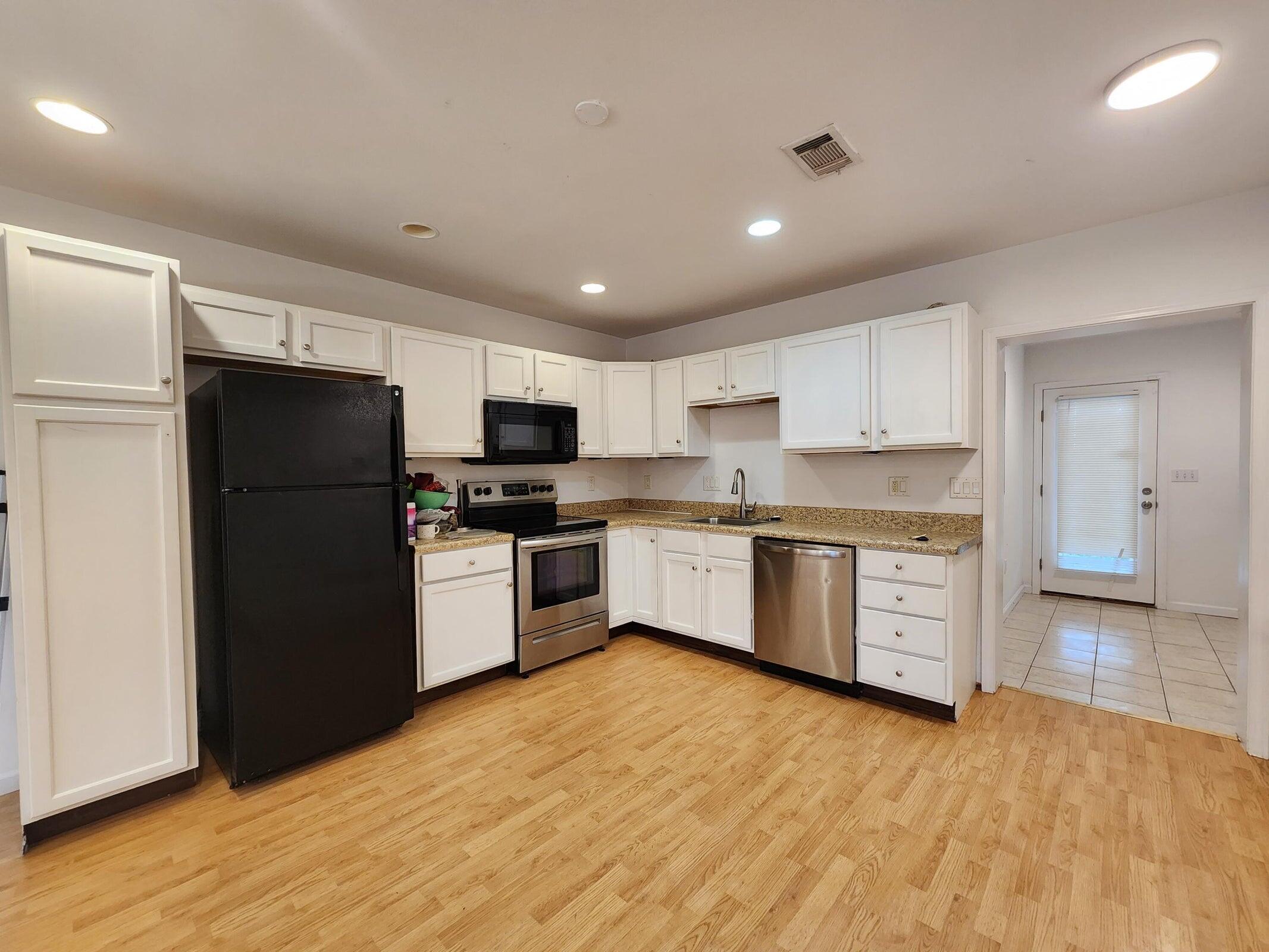 OAKLAND HEIGHTS - Residential Lease