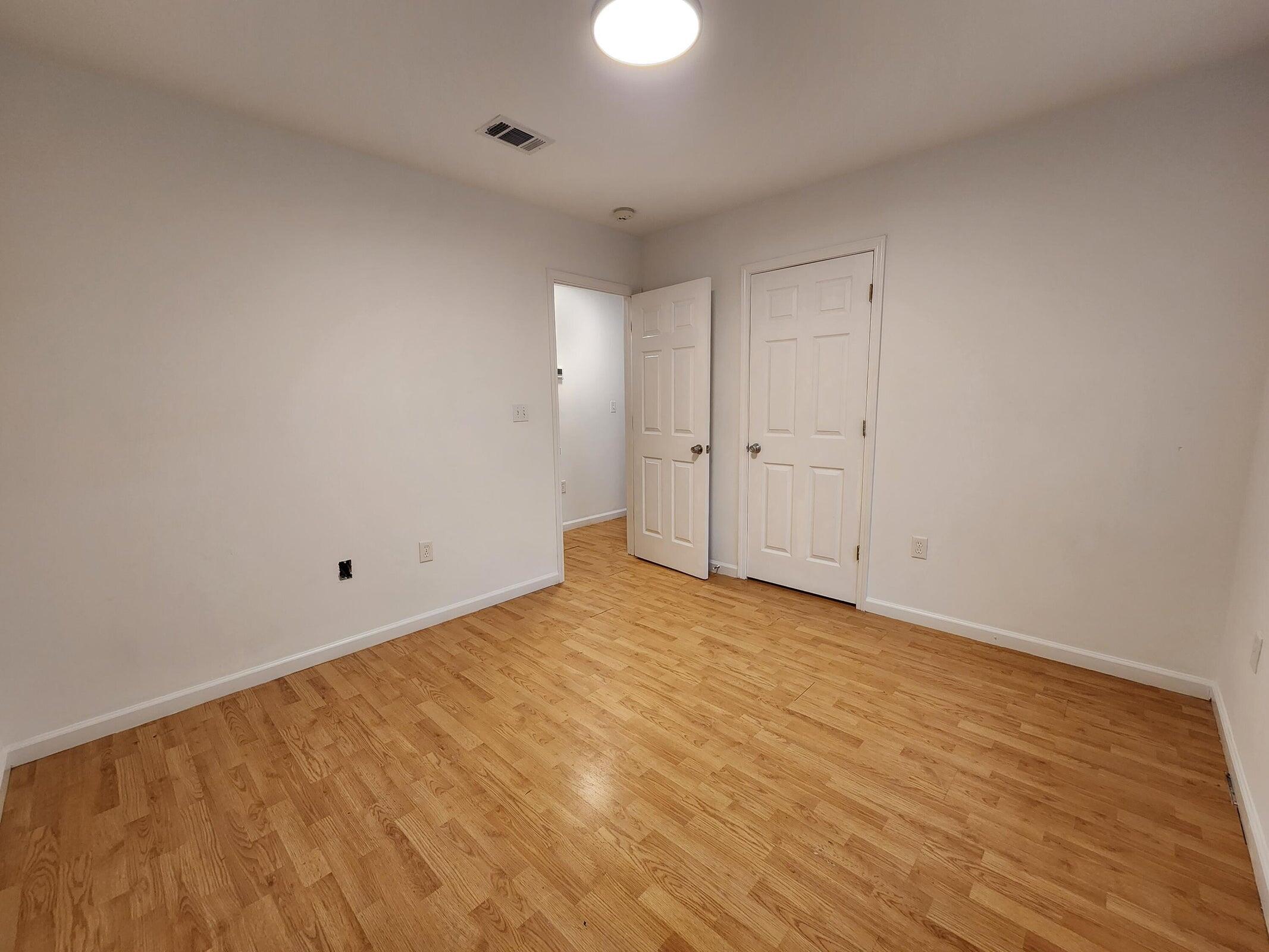 OAKLAND HEIGHTS - Residential Lease