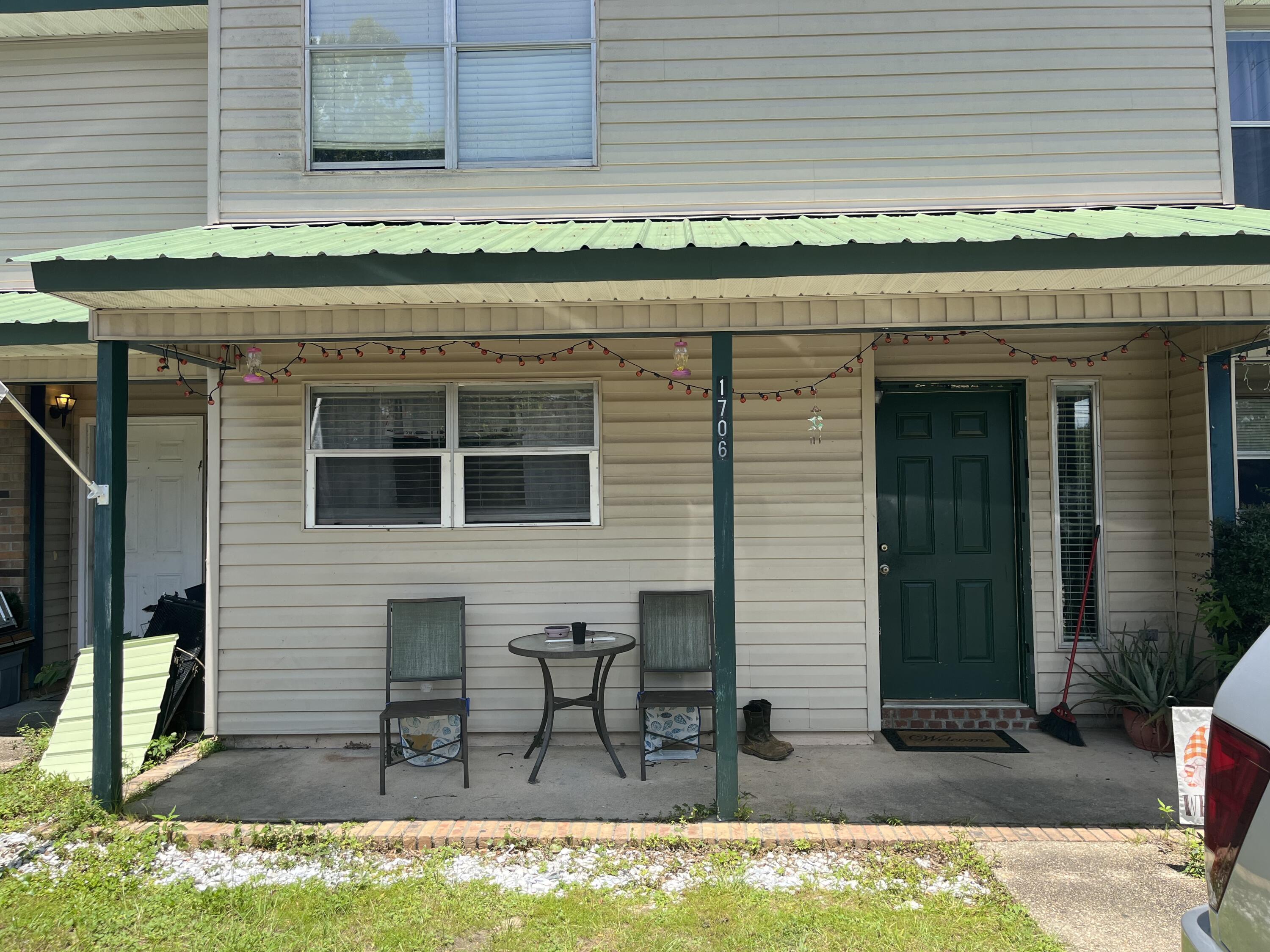 Great opportunity to snag a cute 3 bed/1.5 bath TH off Hwy 90 in CV. Unit is in close approximately to shopping, schools, college campus, restaurants, worships centers, minutes to 7th group, & approx. 25 minutes to EAFB. Townhome is spacious enough for a starter home, good for the empty nesters, or great for the investor/flipper. Unit has a private and fenced backyard. Well maintained but needs updating and fixing up. Currently rents for $900 month. Priced to sell so don't wait, it'll be too late.