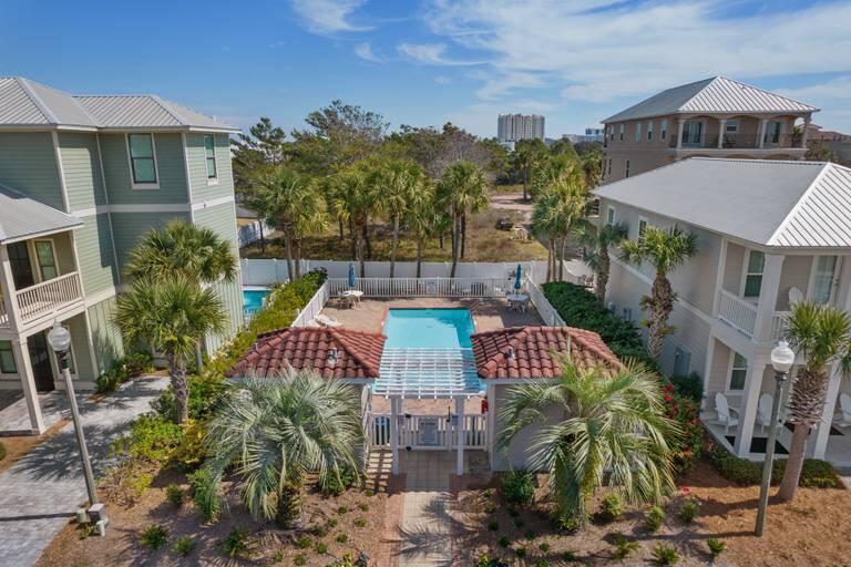 EMERALD WATERS VILLAGE - Residential