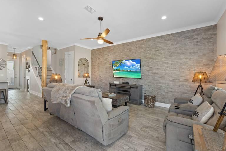 EMERALD WATERS VILLAGE - Residential